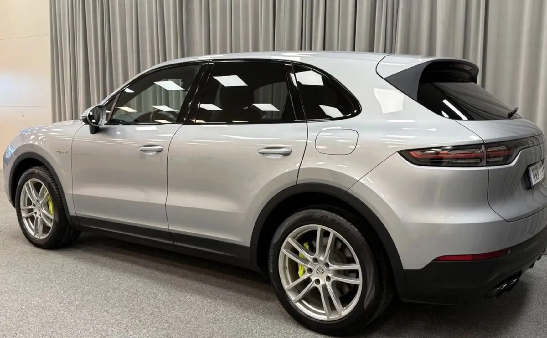 Porsche Cayenne E-Hybrid Silber - 2