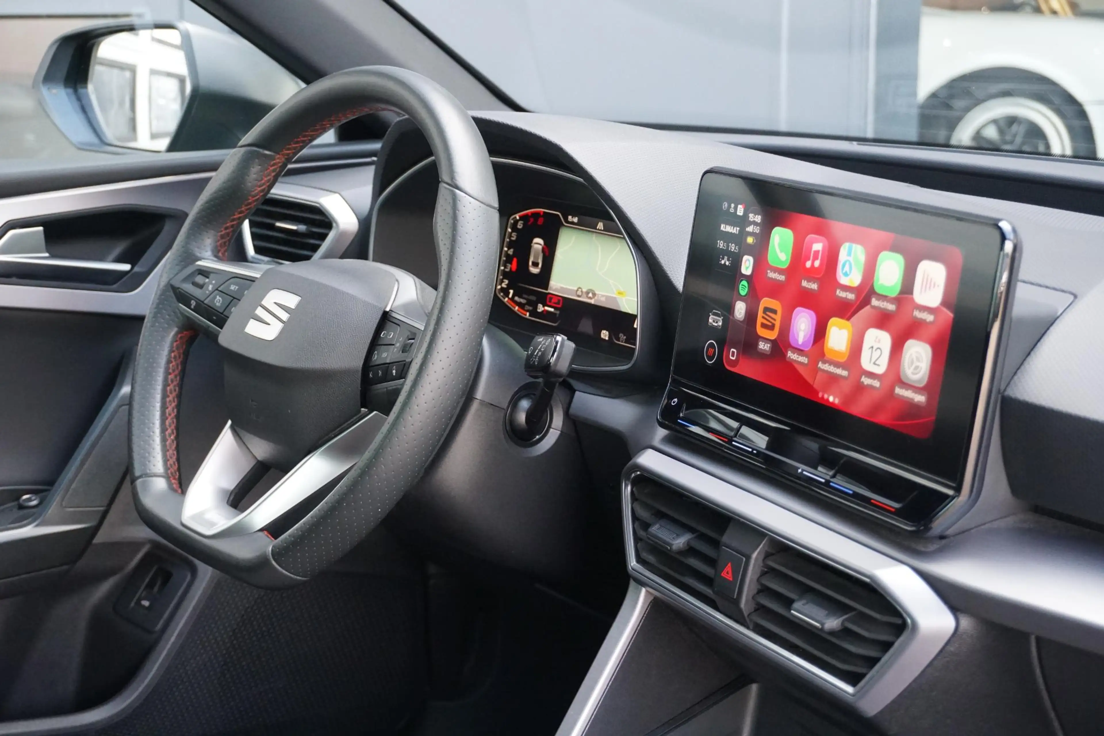 SEAT Leon Sportstourer 1.5 eTSI FR Business Intense * DEALER — photo 3