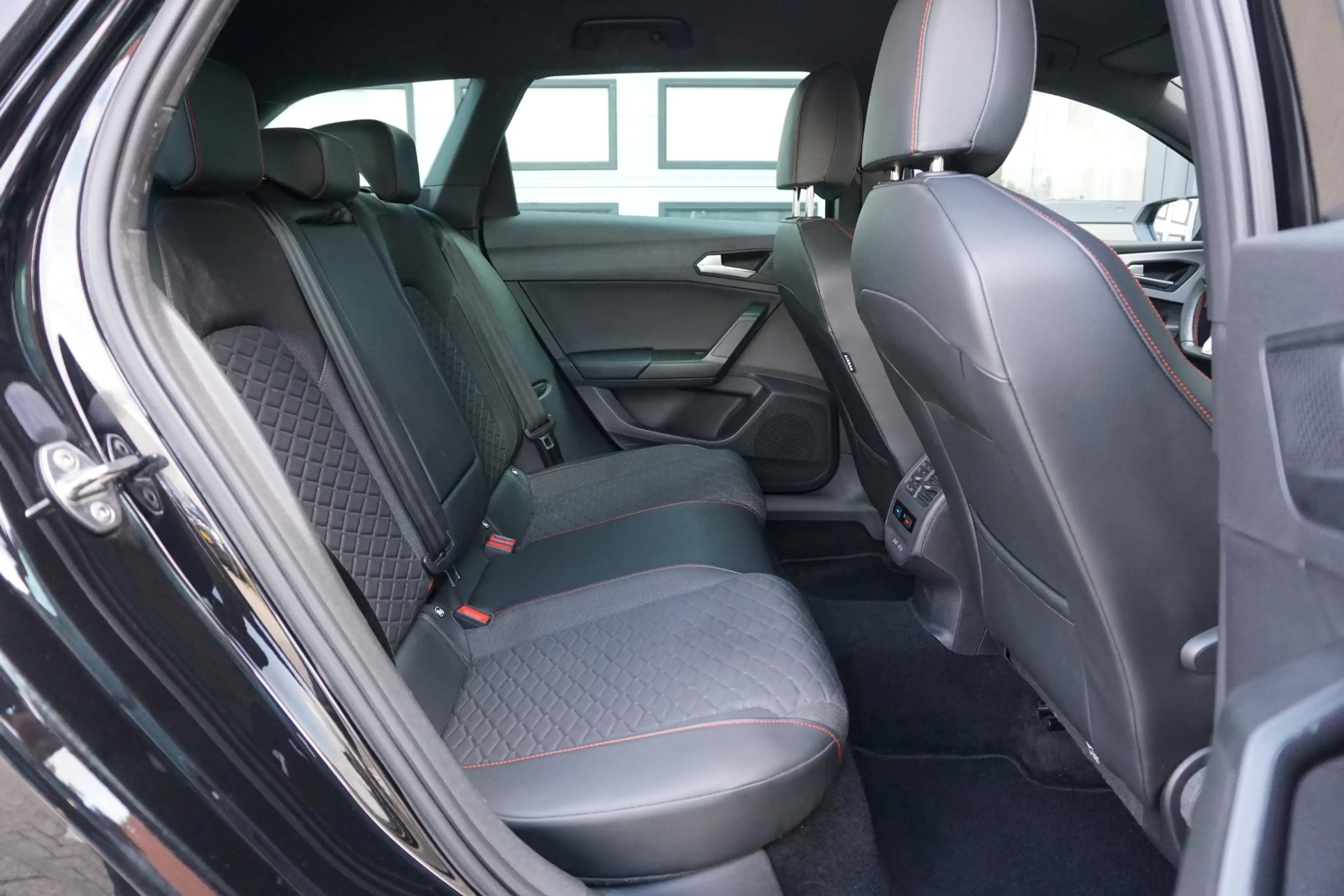 SEAT Leon Sportstourer 1.5 eTSI FR Business Intense * DEALER — photo 8