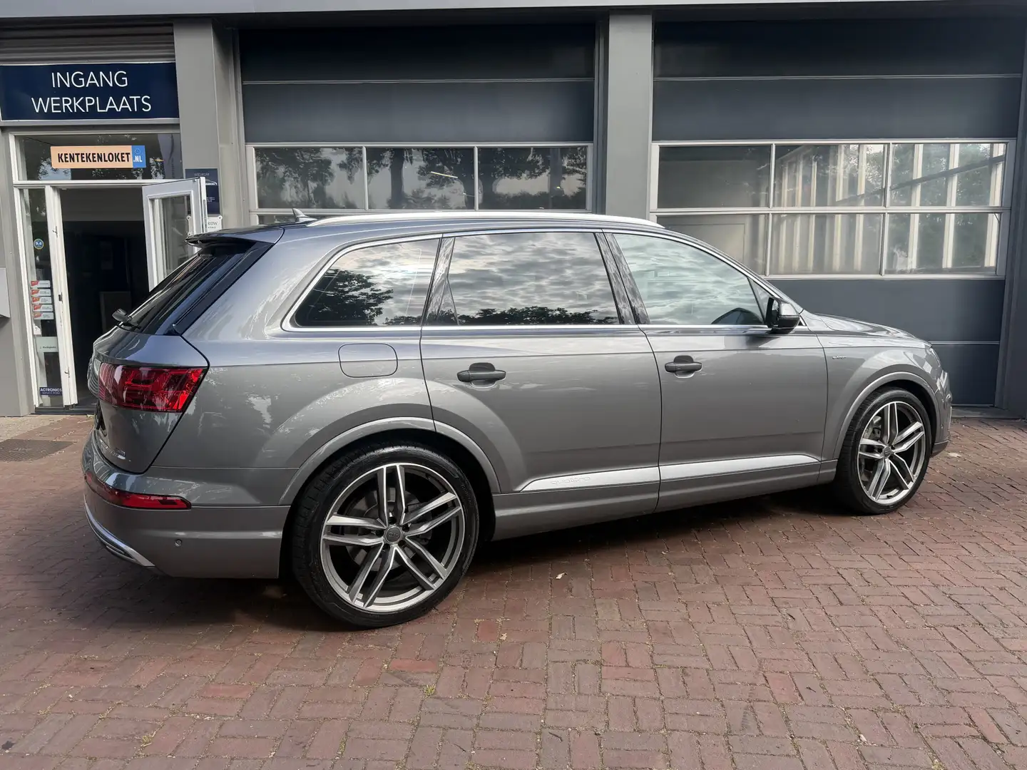 Audi Q7 e-tron 3.0 TDI quattro Sport 3500kg FULL OPTION (bj 2016) Grau - 2