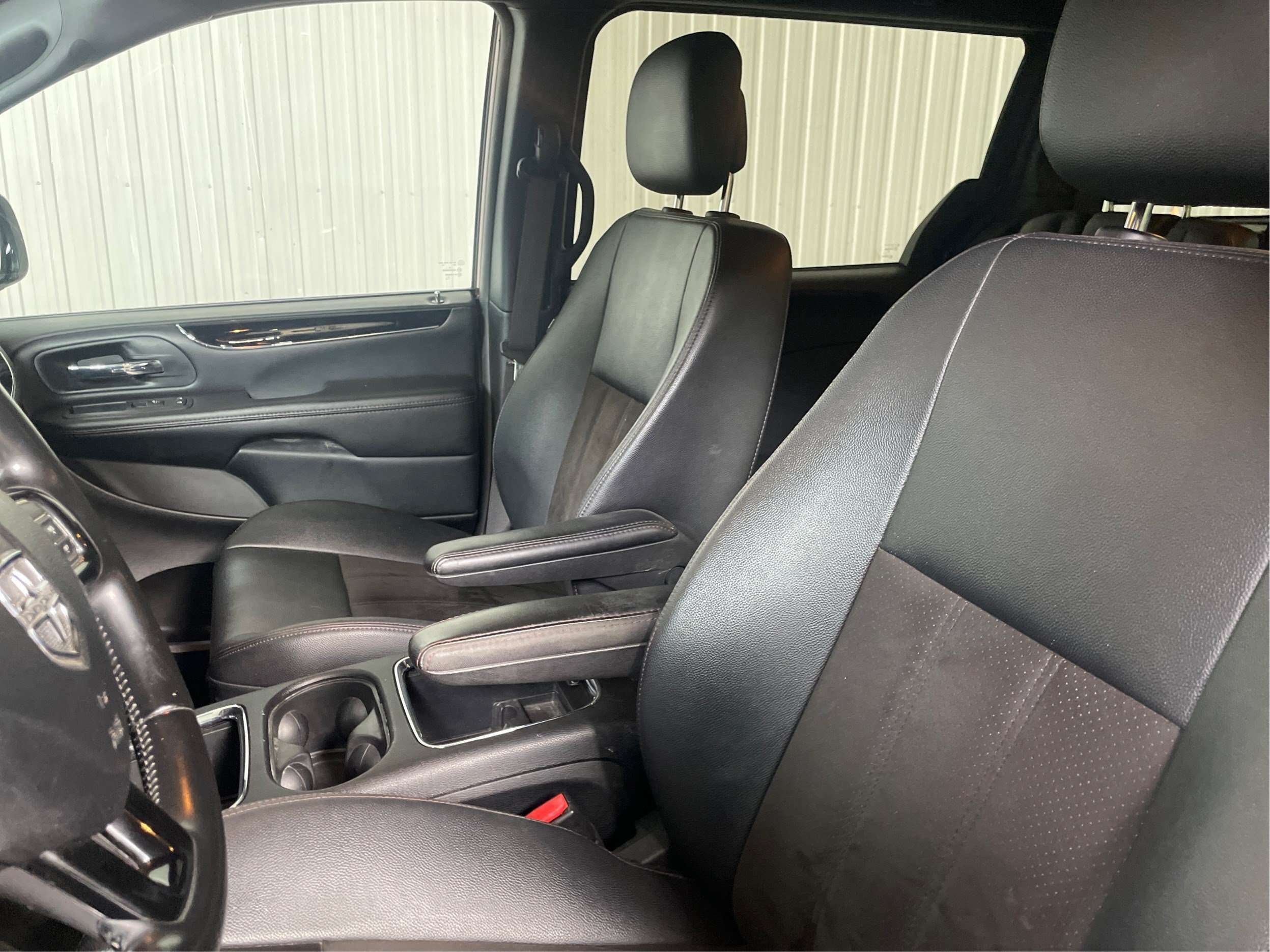 2020 Dodge Grand Caravan Premium Plus Stow N'Go Mags Cuir — снимка 1
