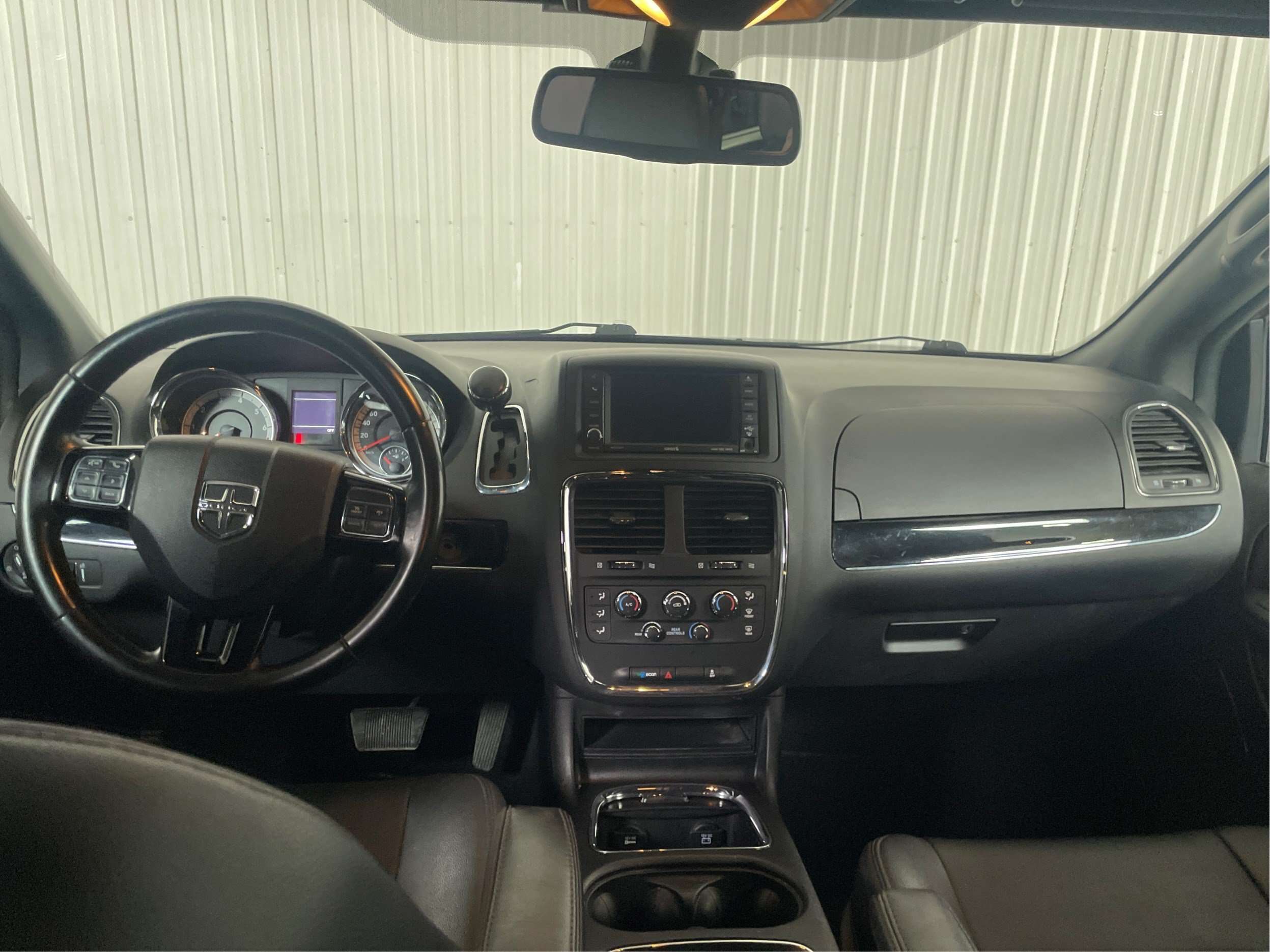 2020 Dodge Grand Caravan Premium Plus Stow N'Go Mags Cuir — снимка 1