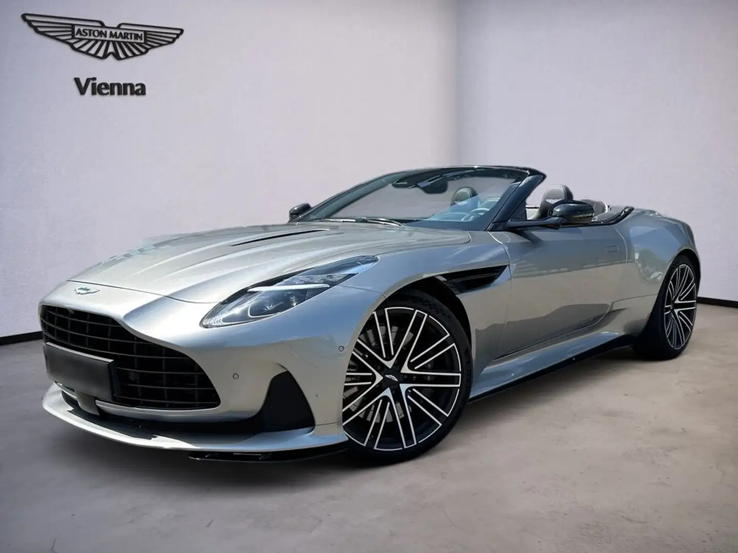 Aston Martin DB12 Volante / B&W / Full PPF / CF Interior Silber - 1