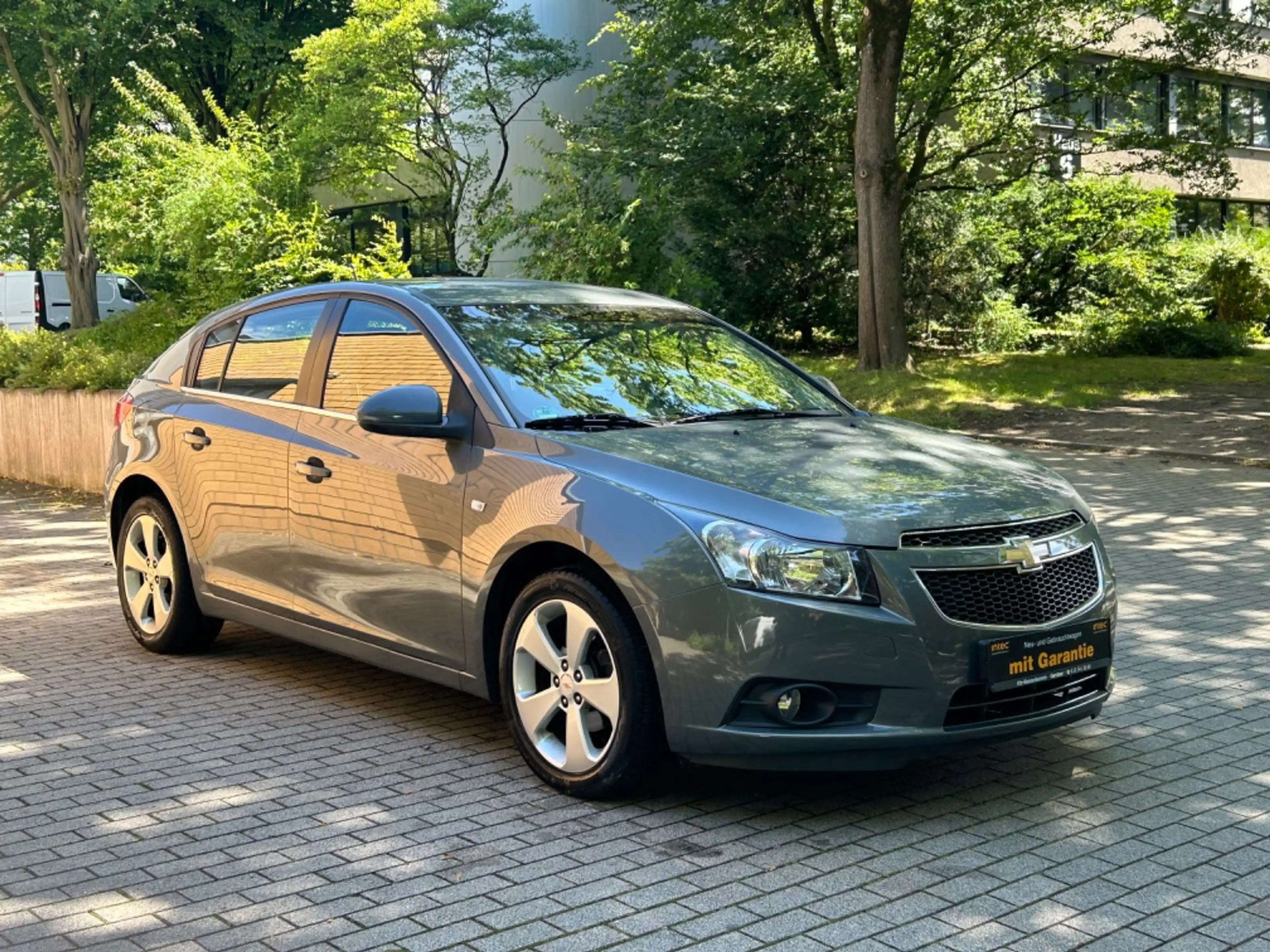 Chevrolet Cruze Hatchback LTZ/KLIMAAUTO/TEMPOMAT/AUTOMATIK — photo 3