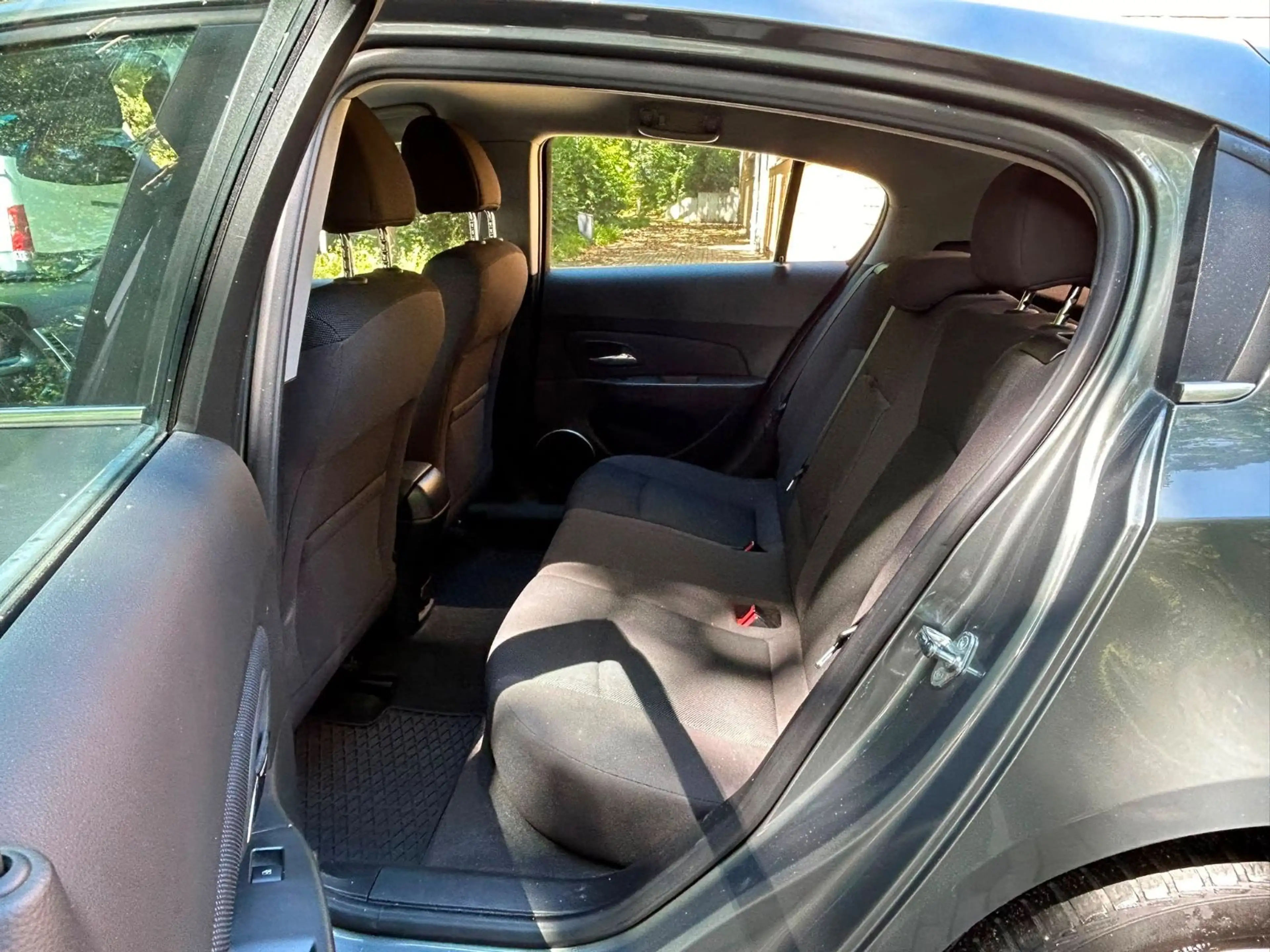 Chevrolet Cruze Hatchback LTZ/KLIMAAUTO/TEMPOMAT/AUTOMATIK — photo 14