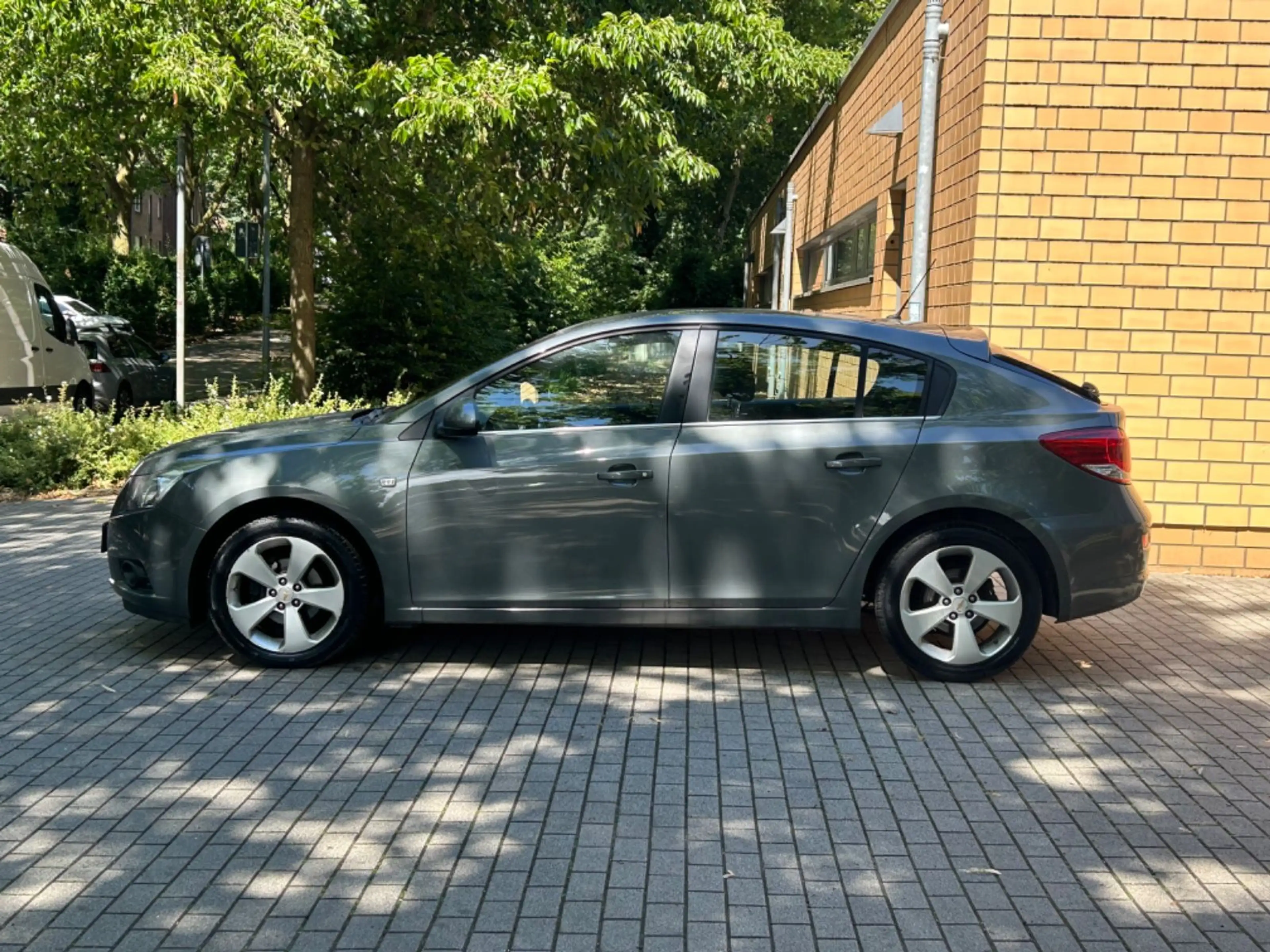 Chevrolet Cruze Hatchback LTZ/KLIMAAUTO/TEMPOMAT/AUTOMATIK — photo 7
