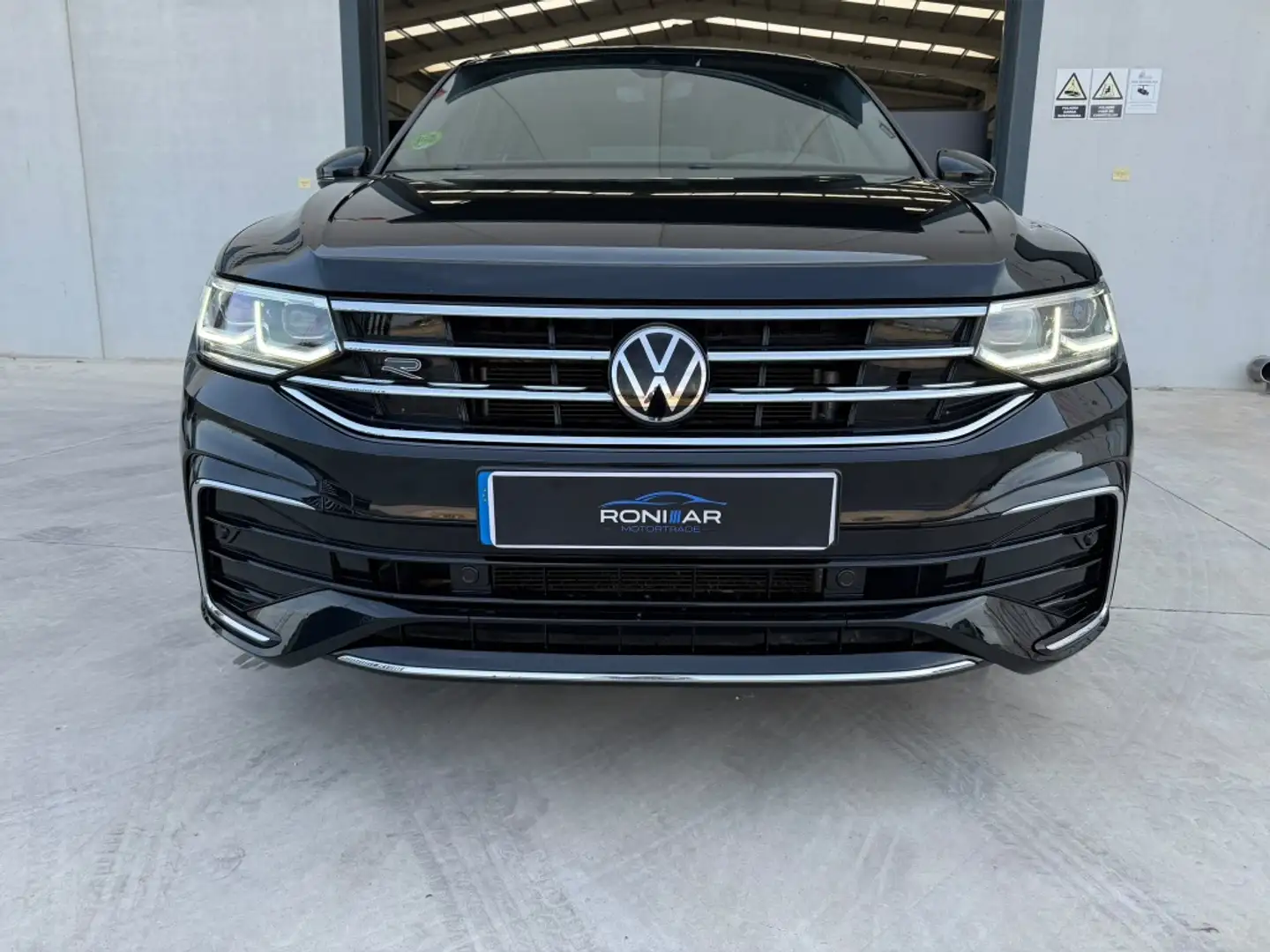 Volkswagen Tiguan 2.0TDI R-Line DSG 110kW Negro - 2
