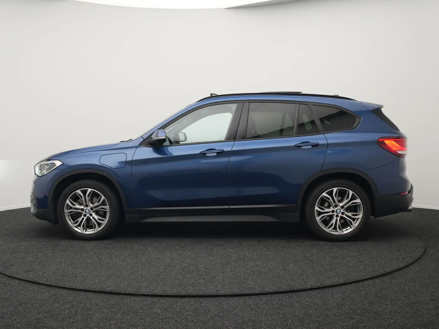 BMW X1 xDrive25e Sportline Plug In Hybrid 220pk PHEV | Pa Blauw - 2