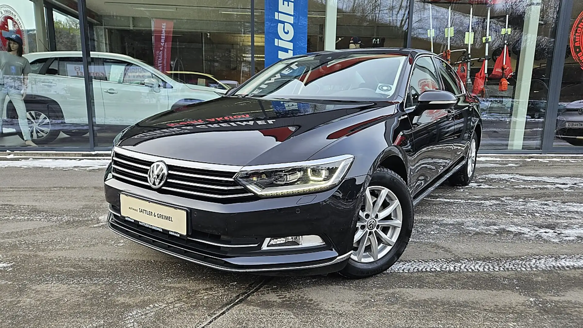 Volkswagen Passat Highline 2,0 TDI DSG Schwarz - 1