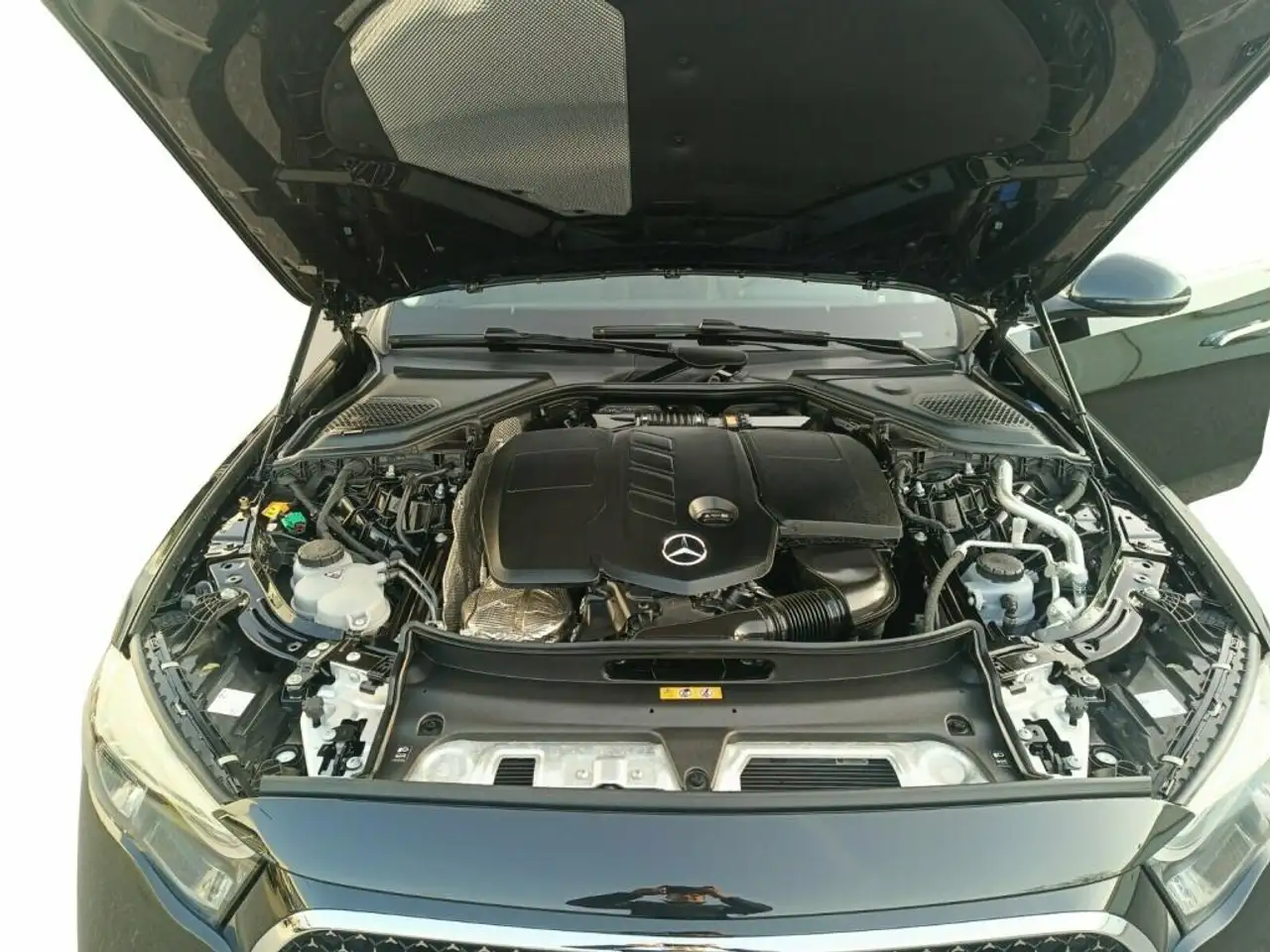 Mercedes-Benz E 300 de T AVANTGARDE/DIGITAL LIGHT/360'/AHK/SHZ 10