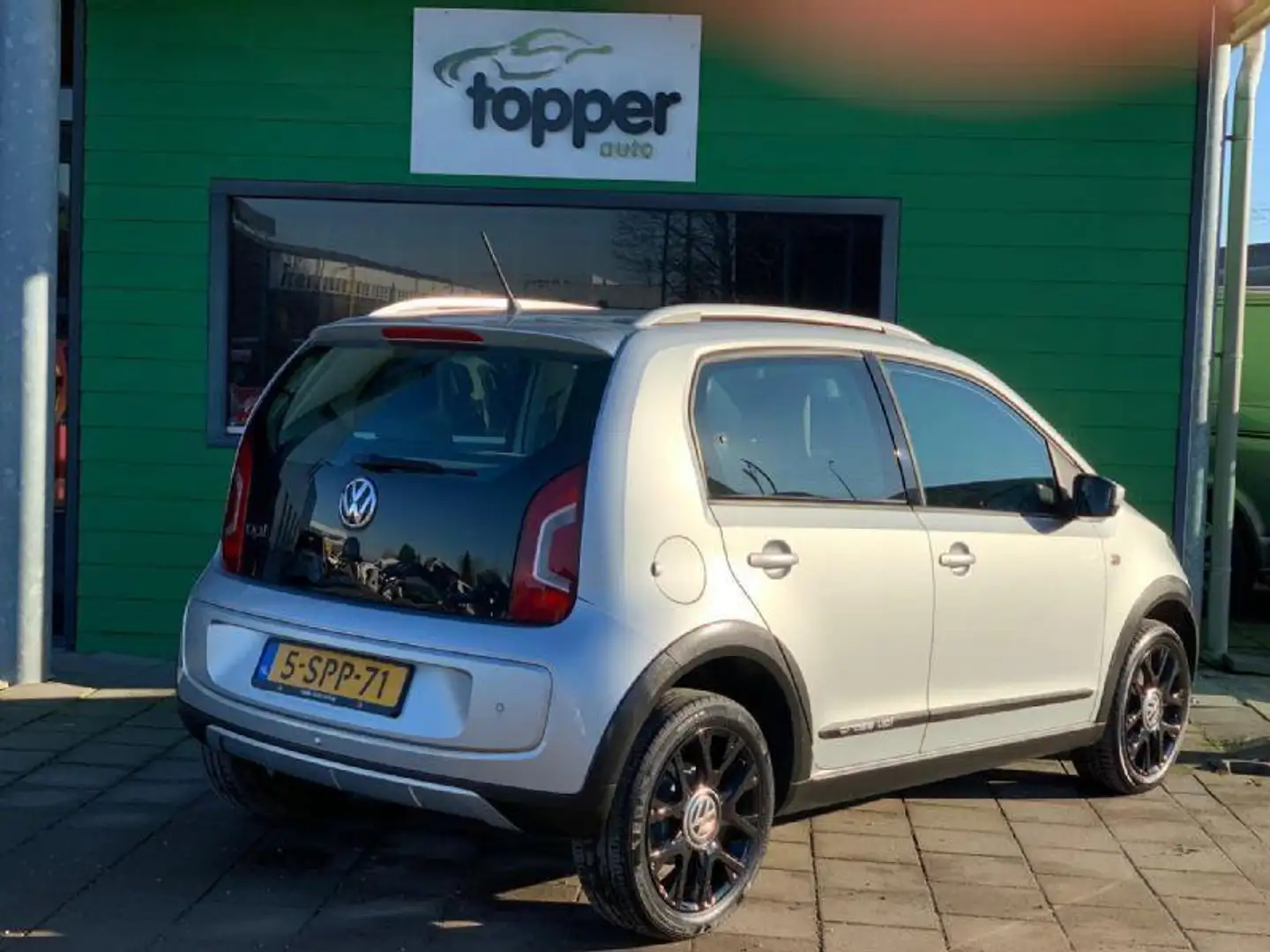 Volkswagen up! 1.0 cross up! / Navigatie / Uniek! / Nieuwe APK / Stříbrná - 2