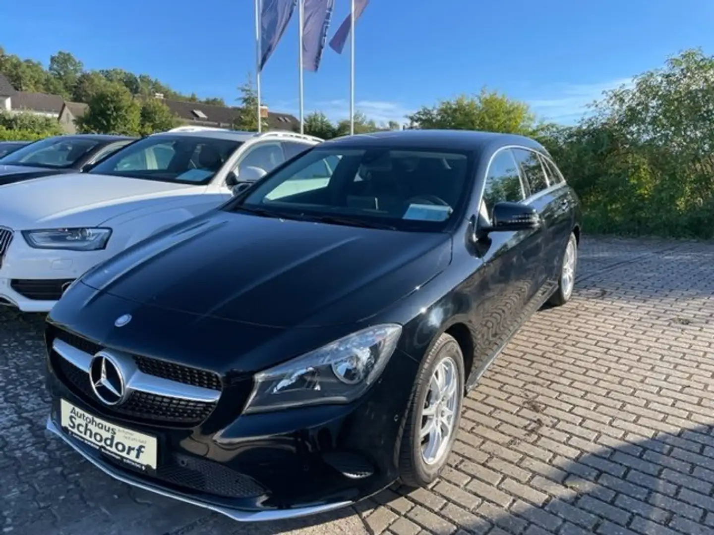 Mercedes-Benz CLA 180 CLA180d ShBr Autom., Navi, Sitzheizung, 8fach,uvm. Noir - 1