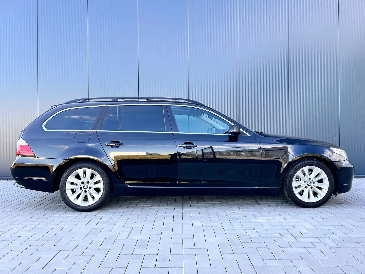 BMW 525 525i LCI Executive Zwart - 2