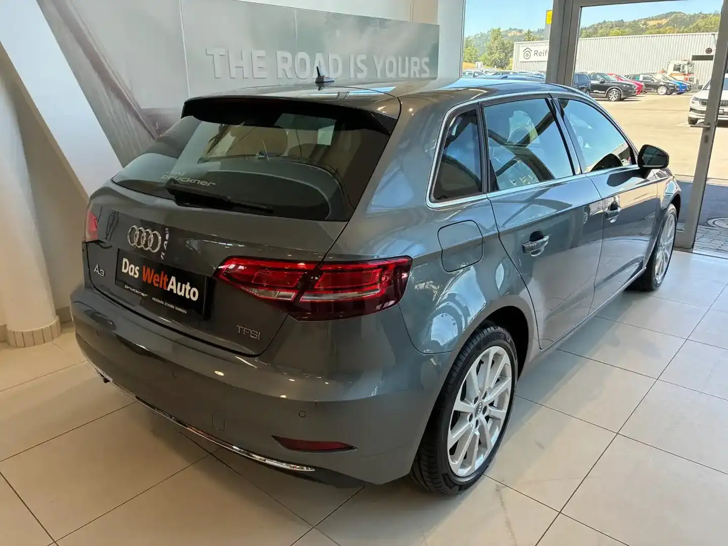 Audi A3 Audi A3 SB 1.0 TFSI intense Grau - 2