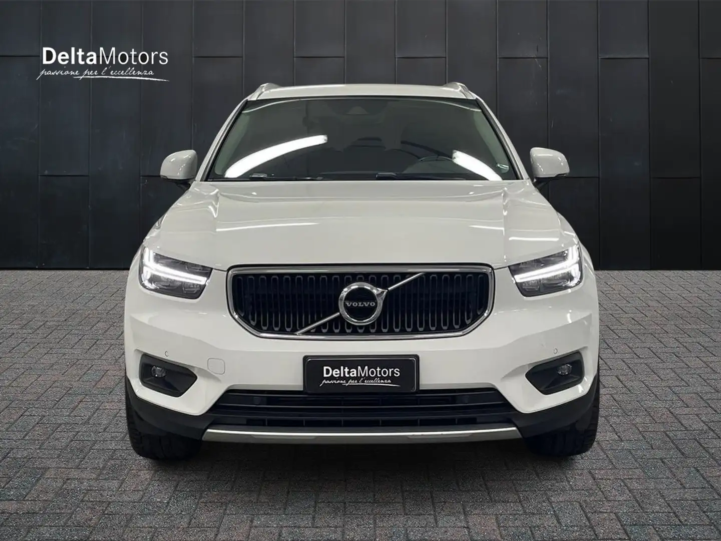 Volvo XC40 (2017-->) - XC40 D3 Geartronic Momentum Pro Bianco - 2