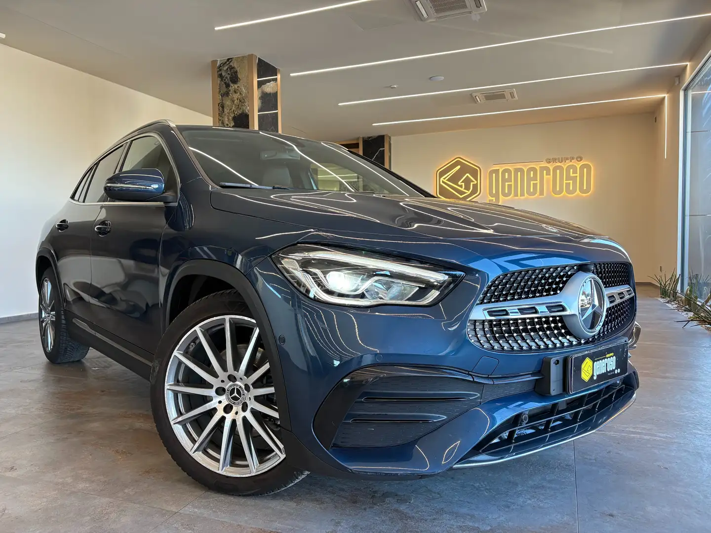 Mercedes-Benz GLA 200 d Premium Plus AMG Aziendale Blau - 1