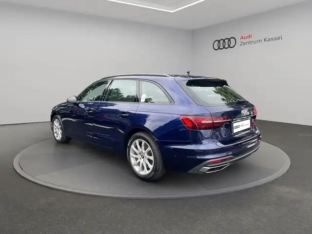 Audi A4 view 4