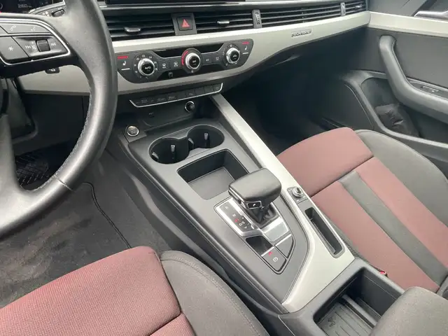 Audi A4 view 14