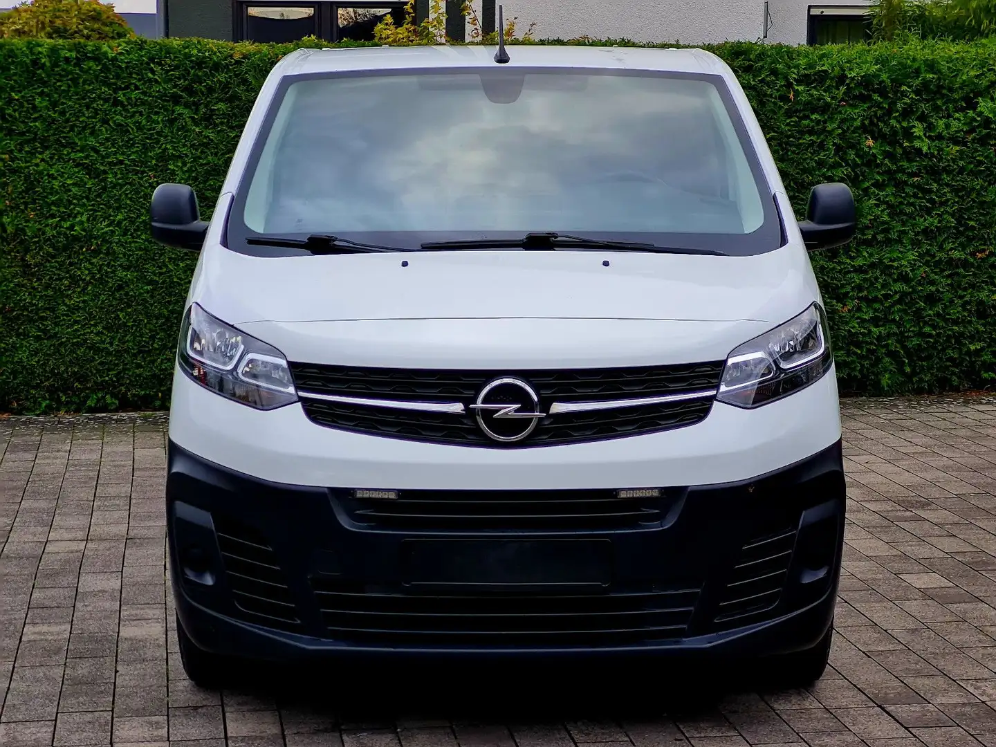 Opel Vivaro Kasten Edition M (Automatik, AHK, NAVI) Weiß - 2