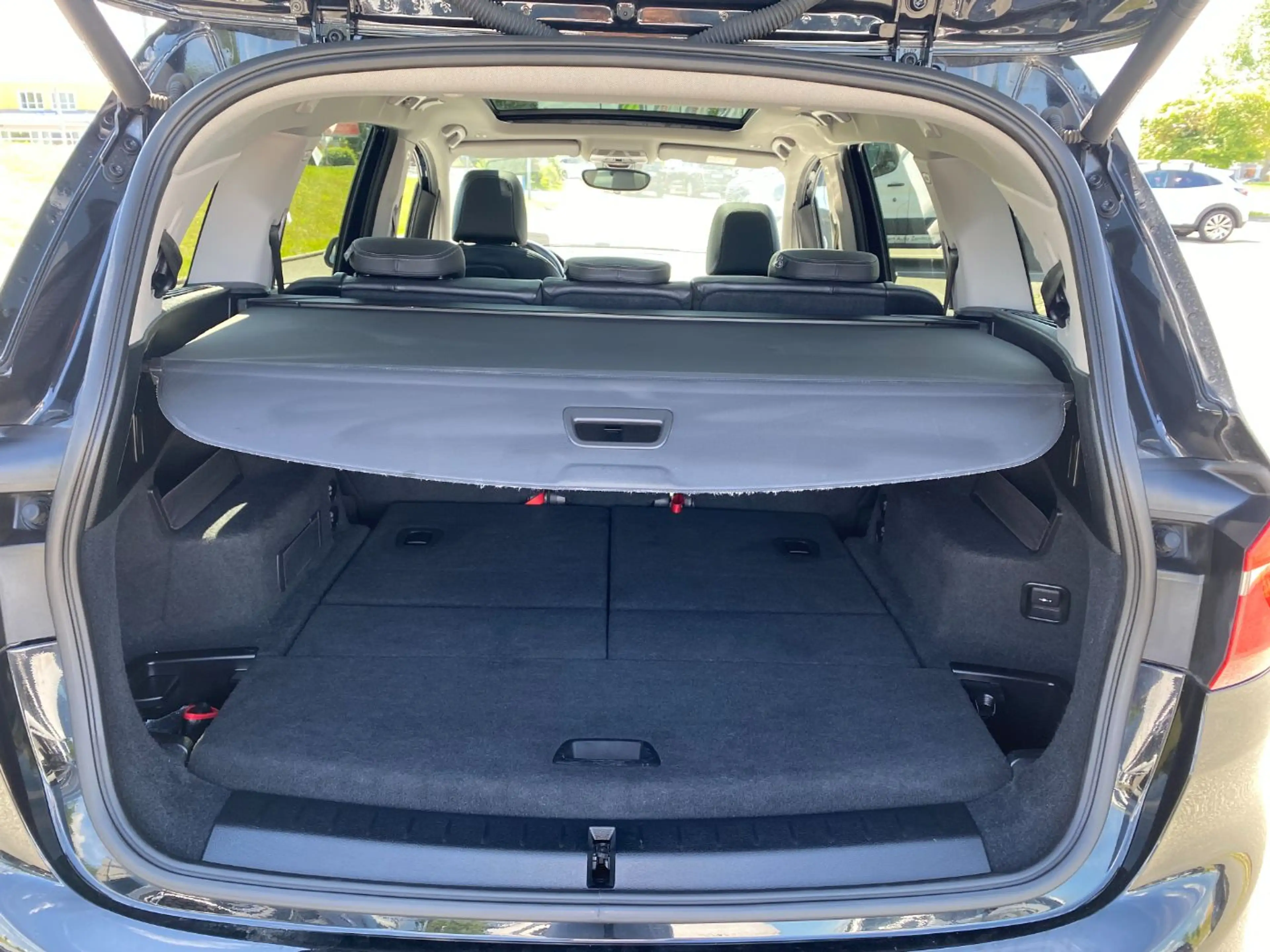 BMW 216 i Gran Tourer  LuxuryLine LED+Navi+Pano+7Sitze — photo 9