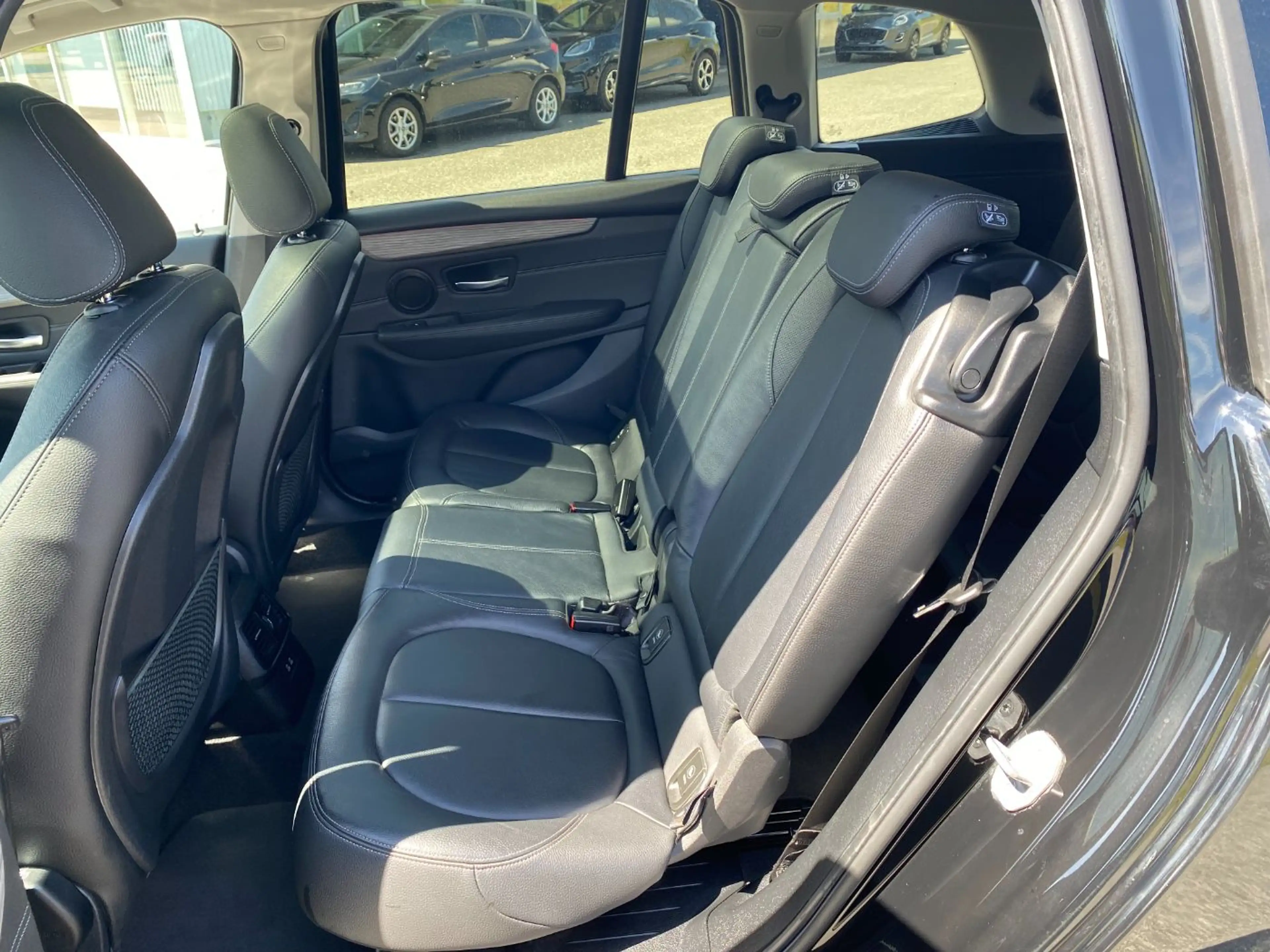 BMW 216 i Gran Tourer  LuxuryLine LED+Navi+Pano+7Sitze — photo 12