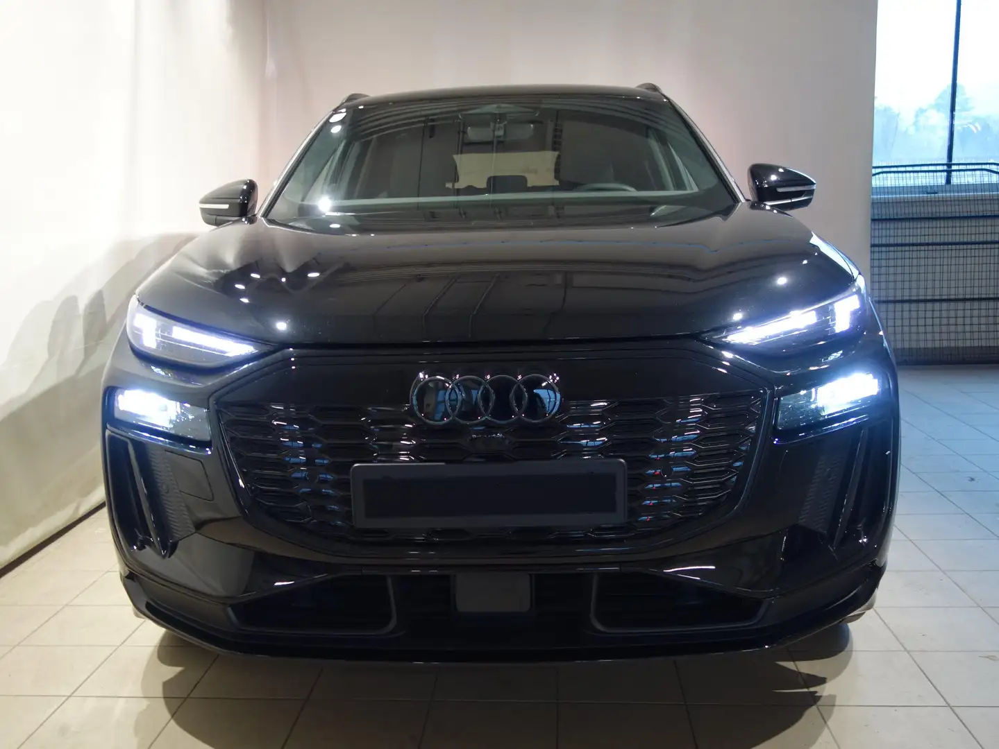 Audi Q6 e-tron performance 225 kW business Schwarz - 2