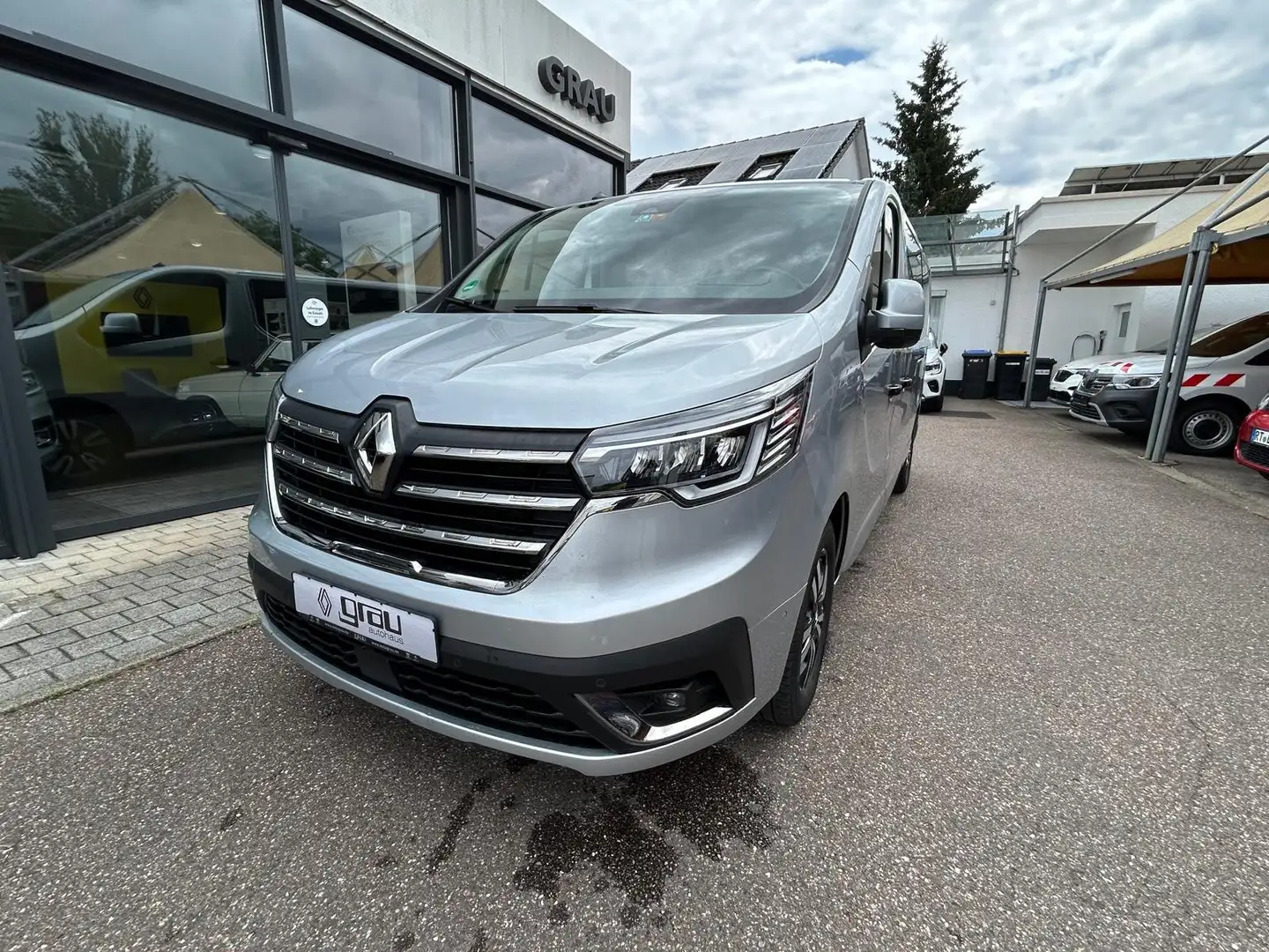 Renault Trafic L2H1 170 PS EDC Grand SpaceClass Grau - 2