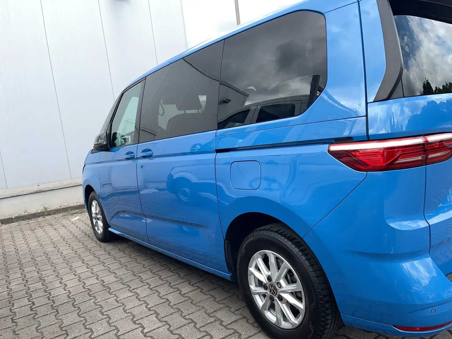 Volkswagen T7 Multivan 1.5 TSI DSG AHK LED Navi Blau - 2