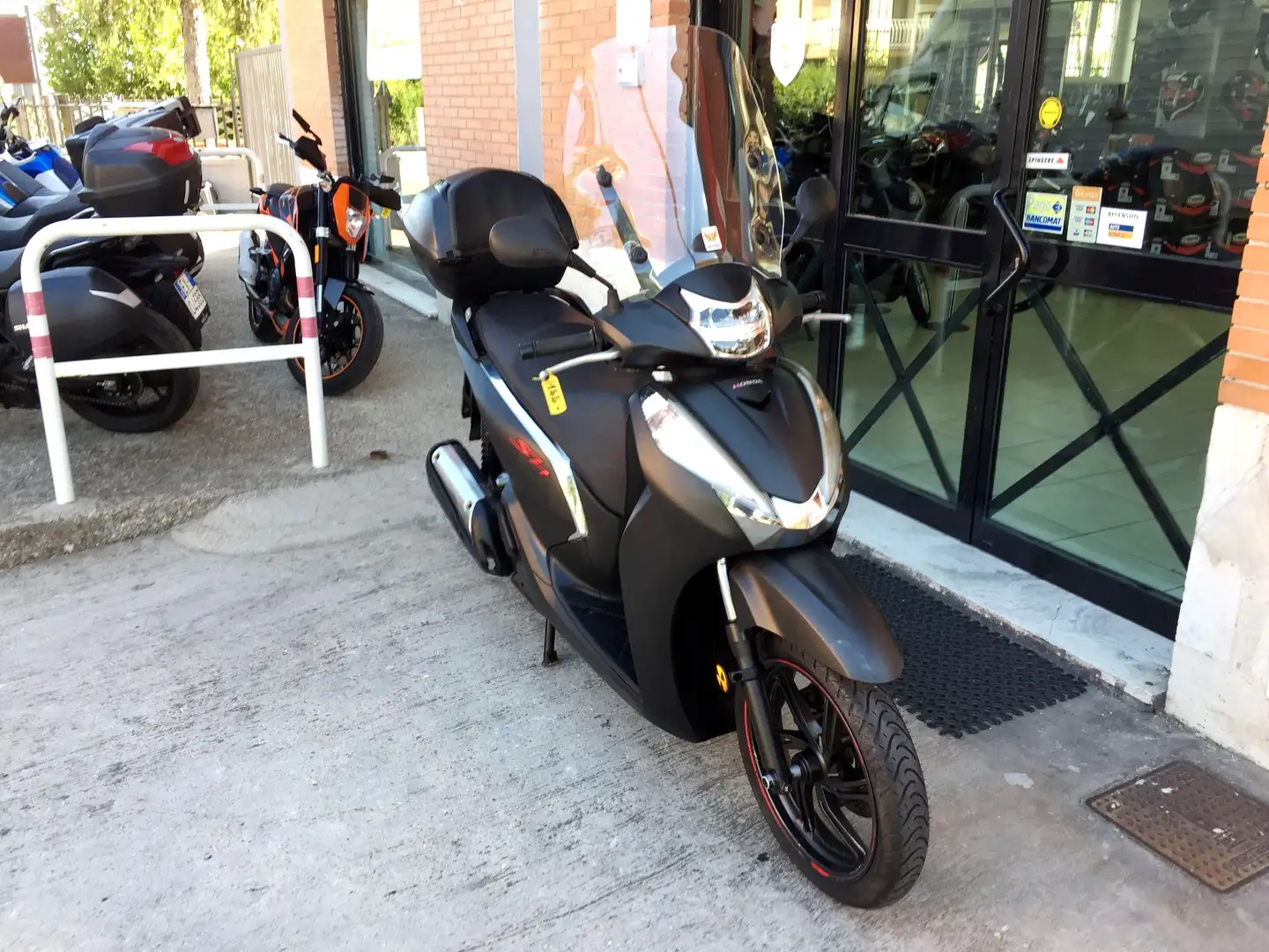 Honda SH 300 SPORT - PERMUTE - FINANZIAMENTI Nero - 2