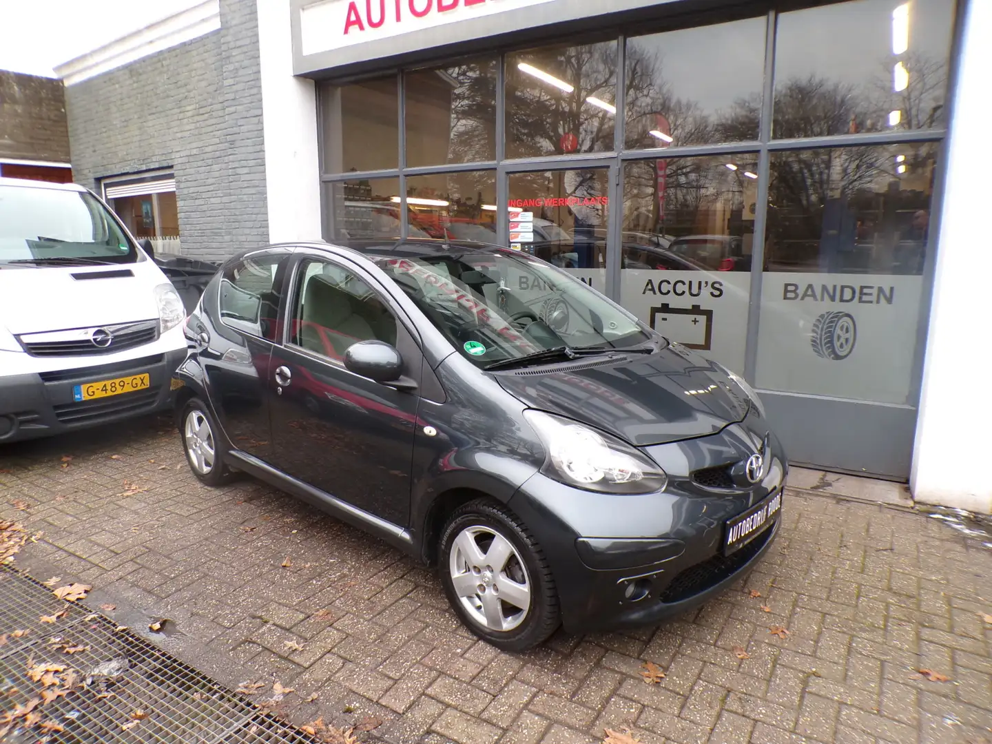 Toyota Aygo 1.0-12V Automaat Sport AIRCO,LMV,APK , ZEER MOOI ! Grijs - 2