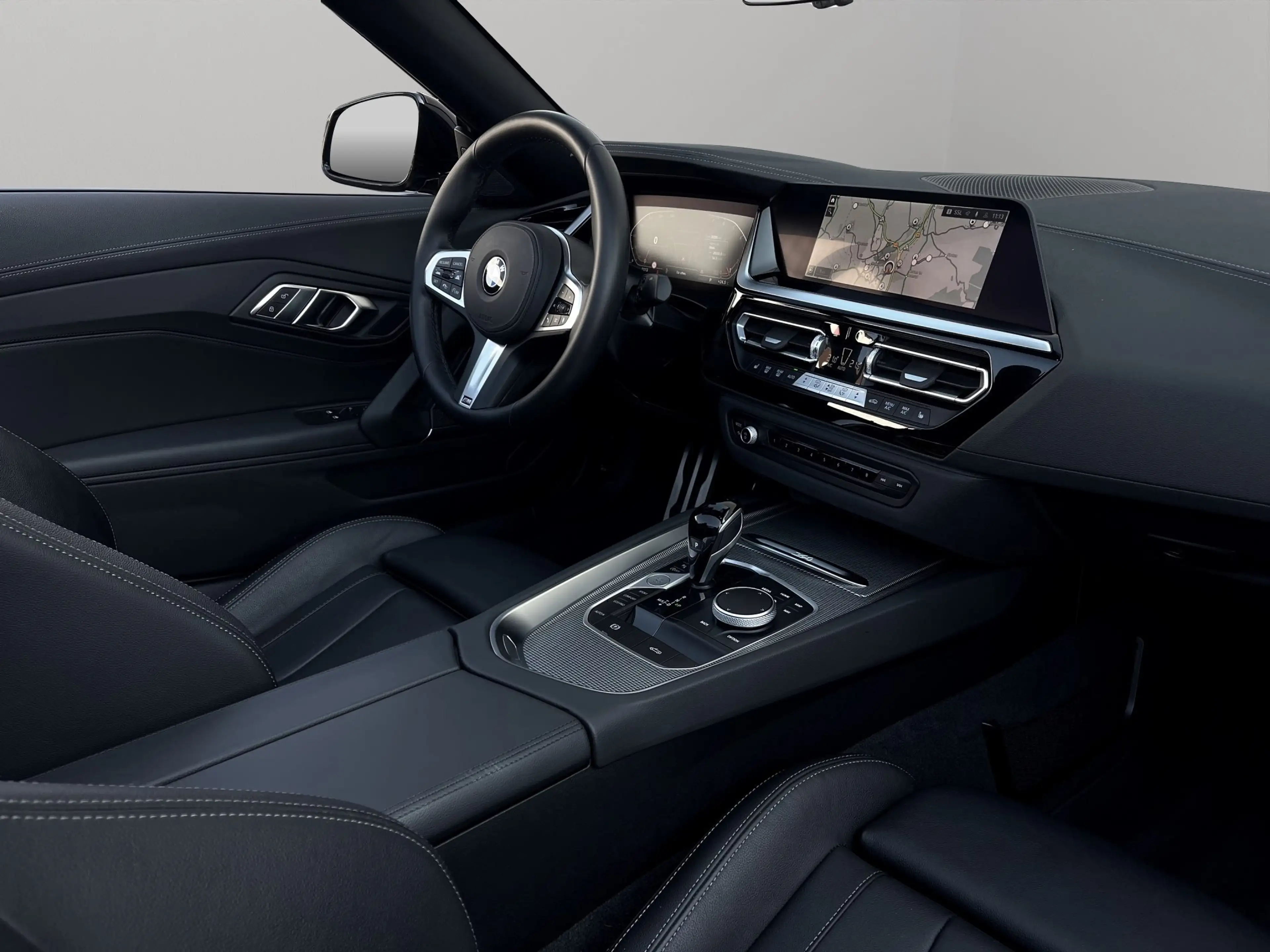 BMW Z4 sDrive30i — photo 11