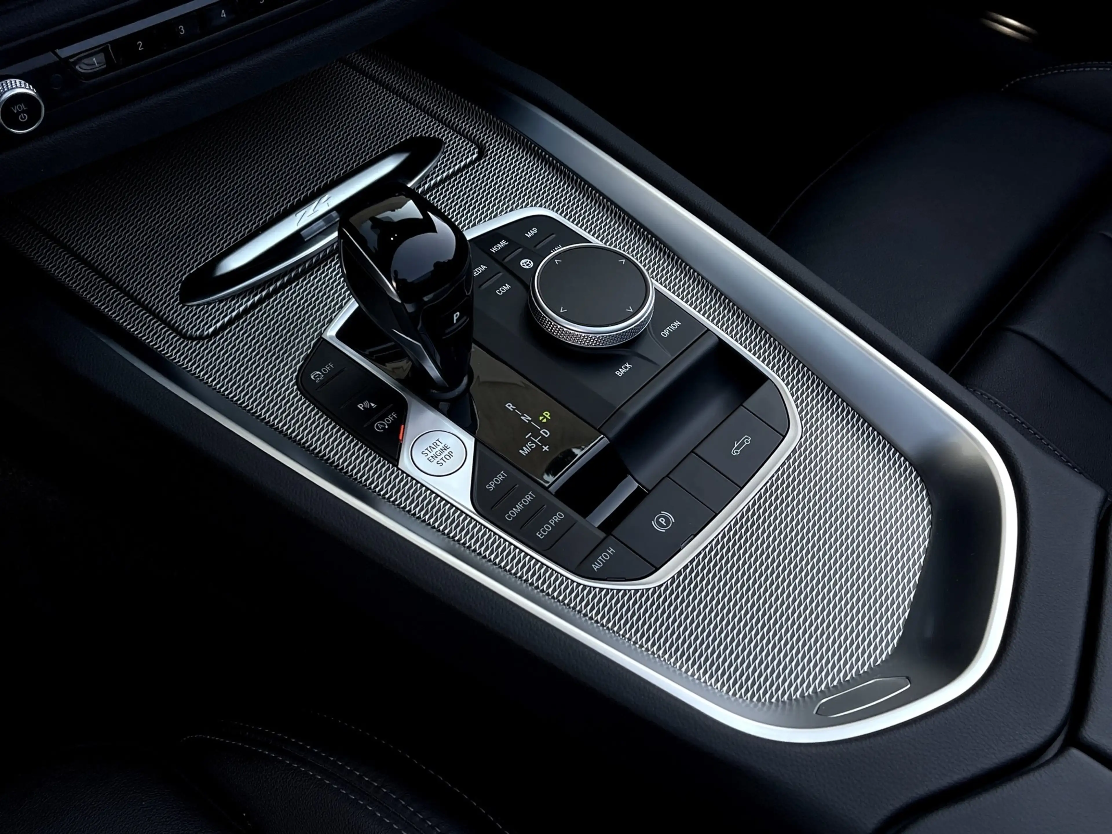 BMW Z4 sDrive30i — photo 10