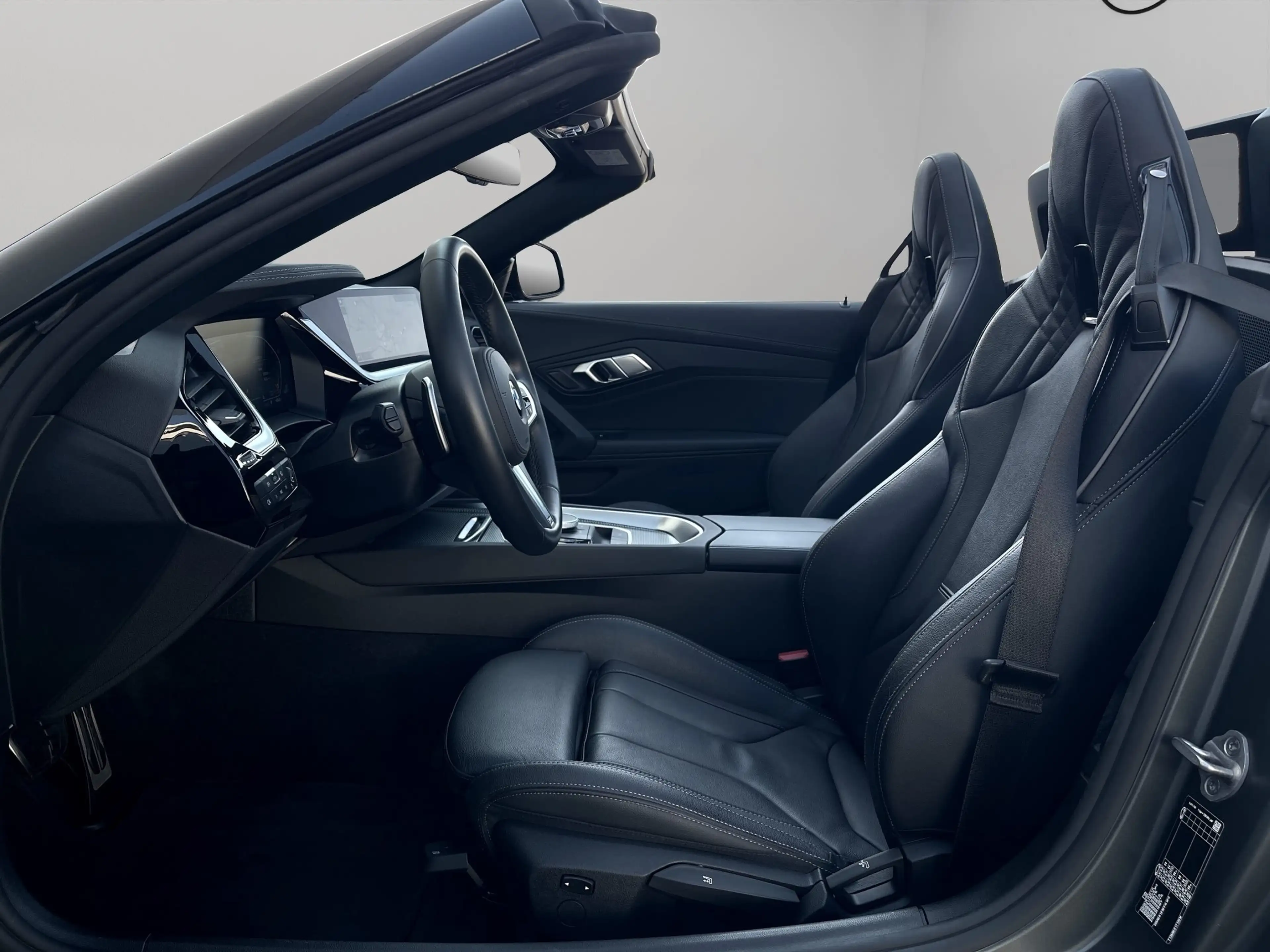 BMW Z4 sDrive30i — photo 9
