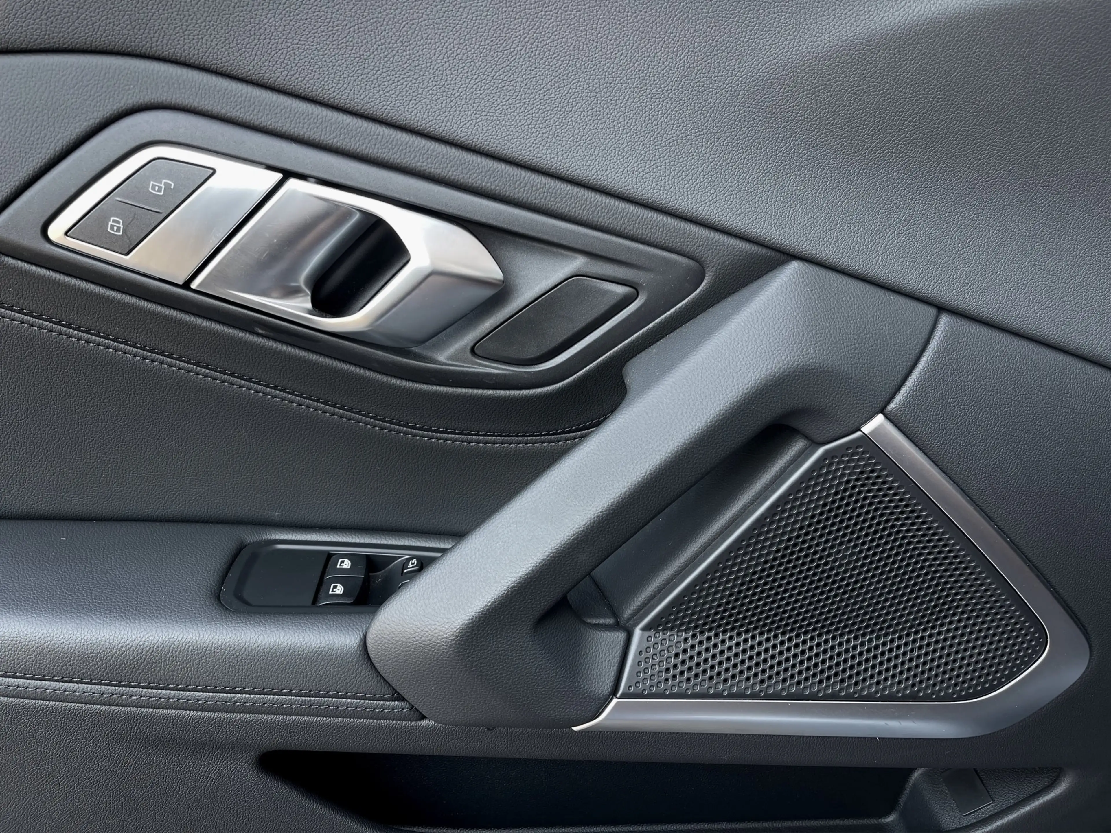 BMW Z4 sDrive30i — photo 15