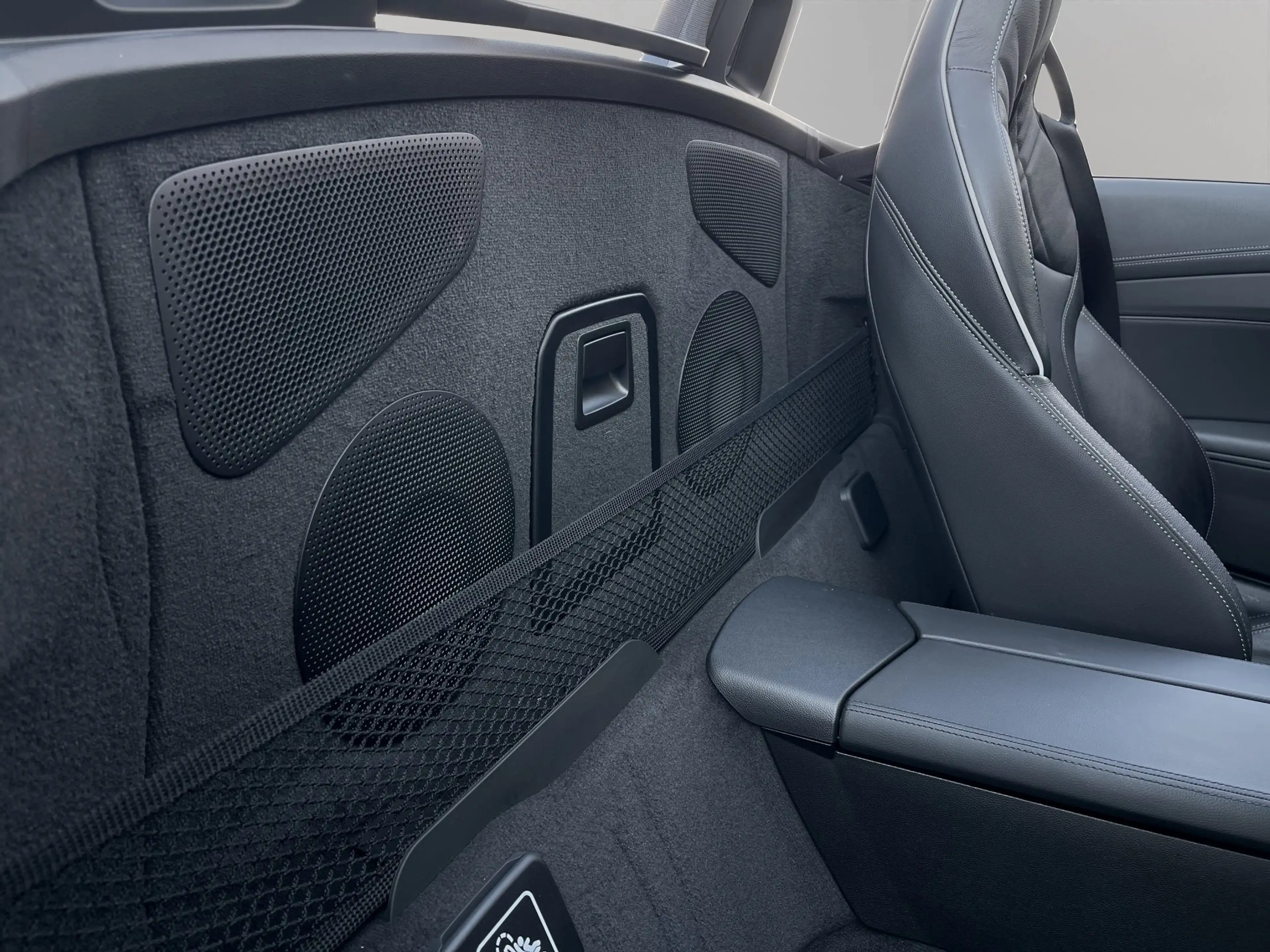 BMW Z4 sDrive30i — photo 13
