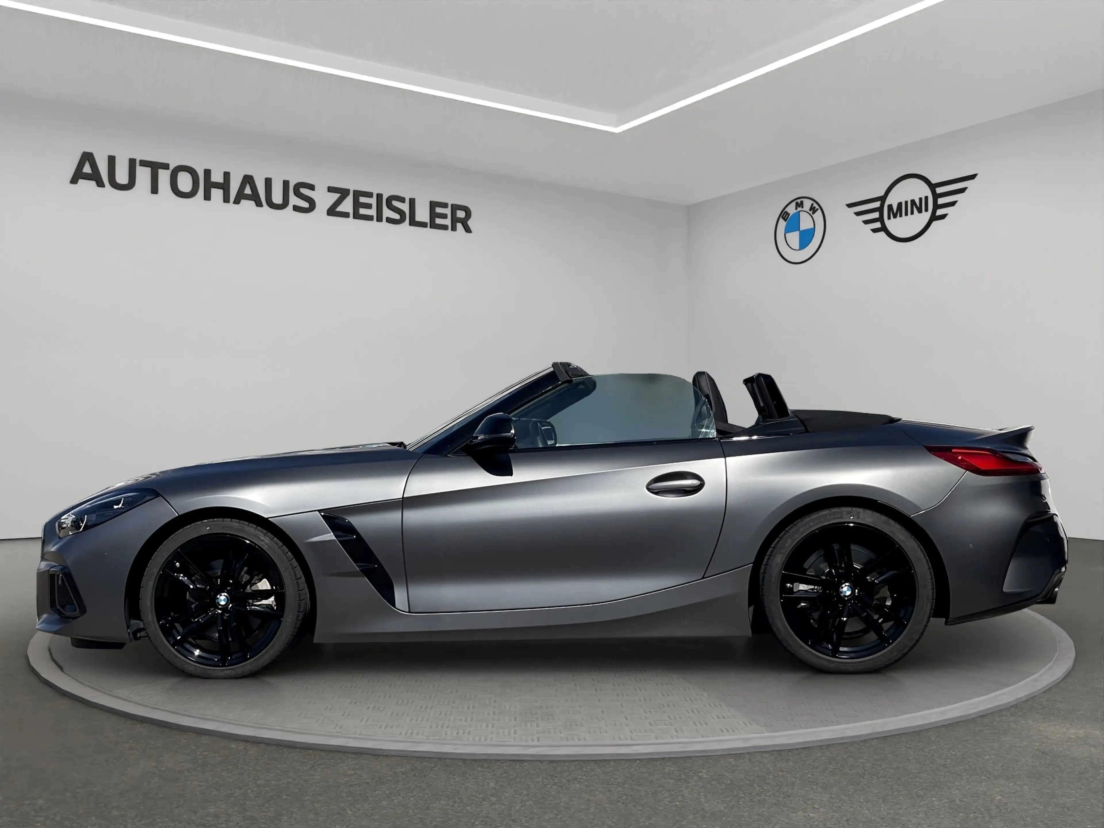 BMW Z4 sDrive30i — photo 4