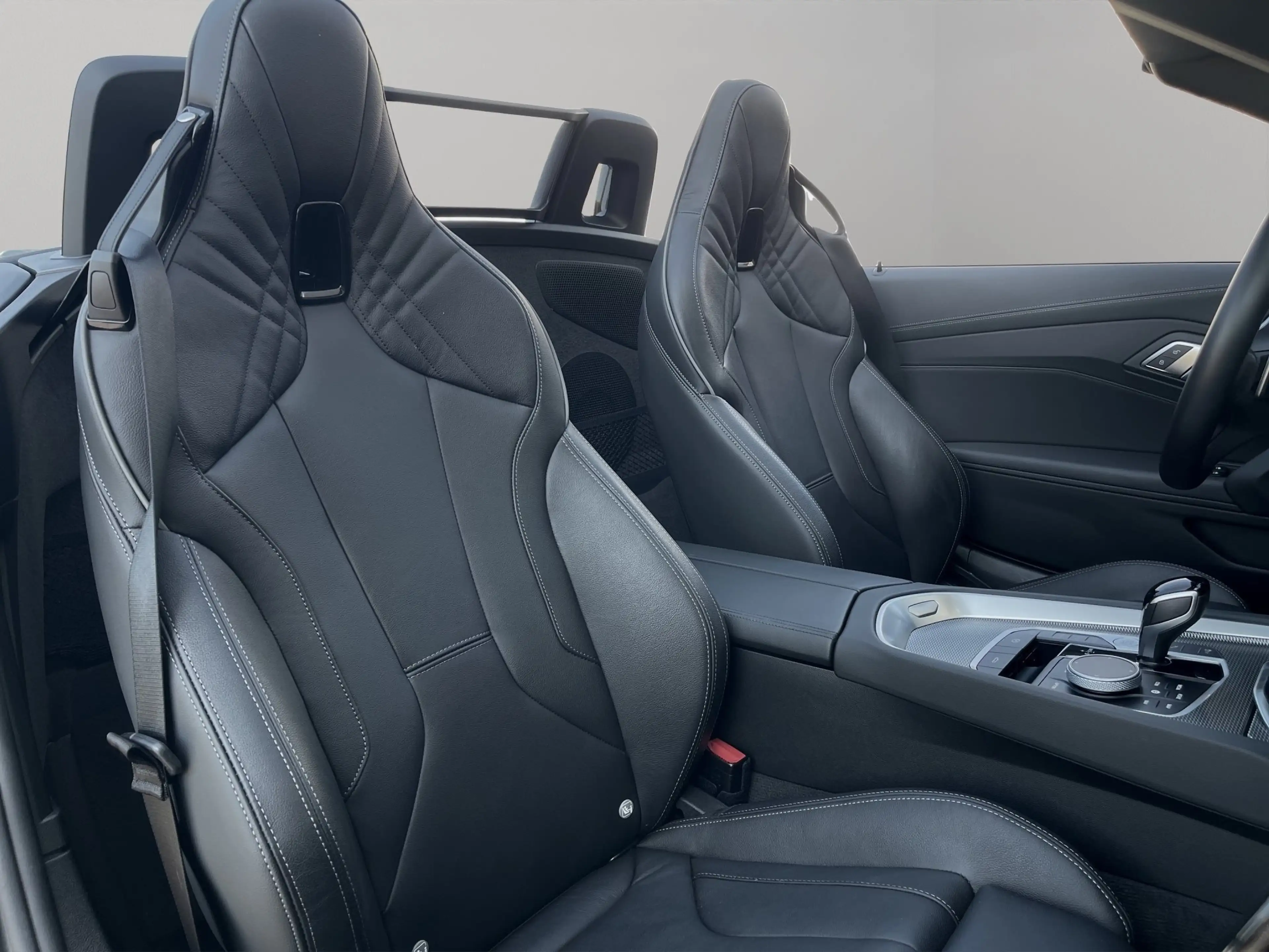 BMW Z4 sDrive30i — photo 12