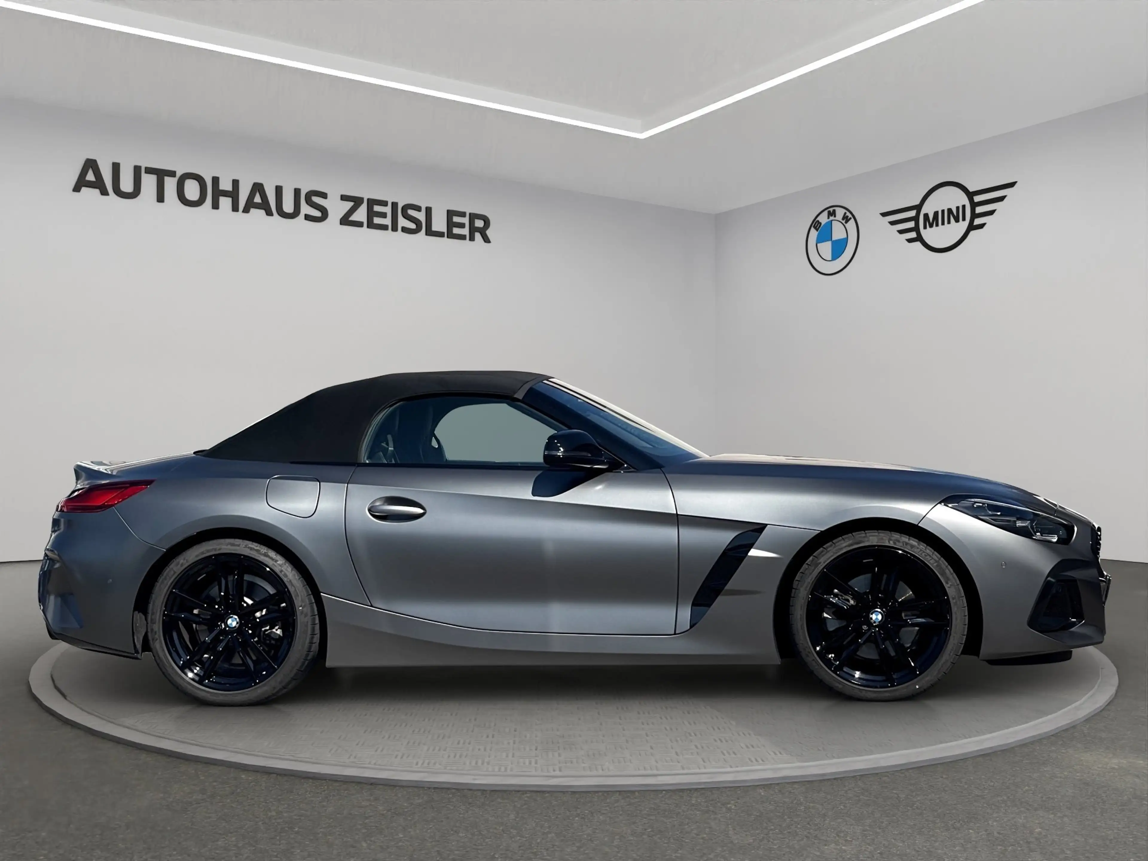 BMW Z4 sDrive30i — photo 3