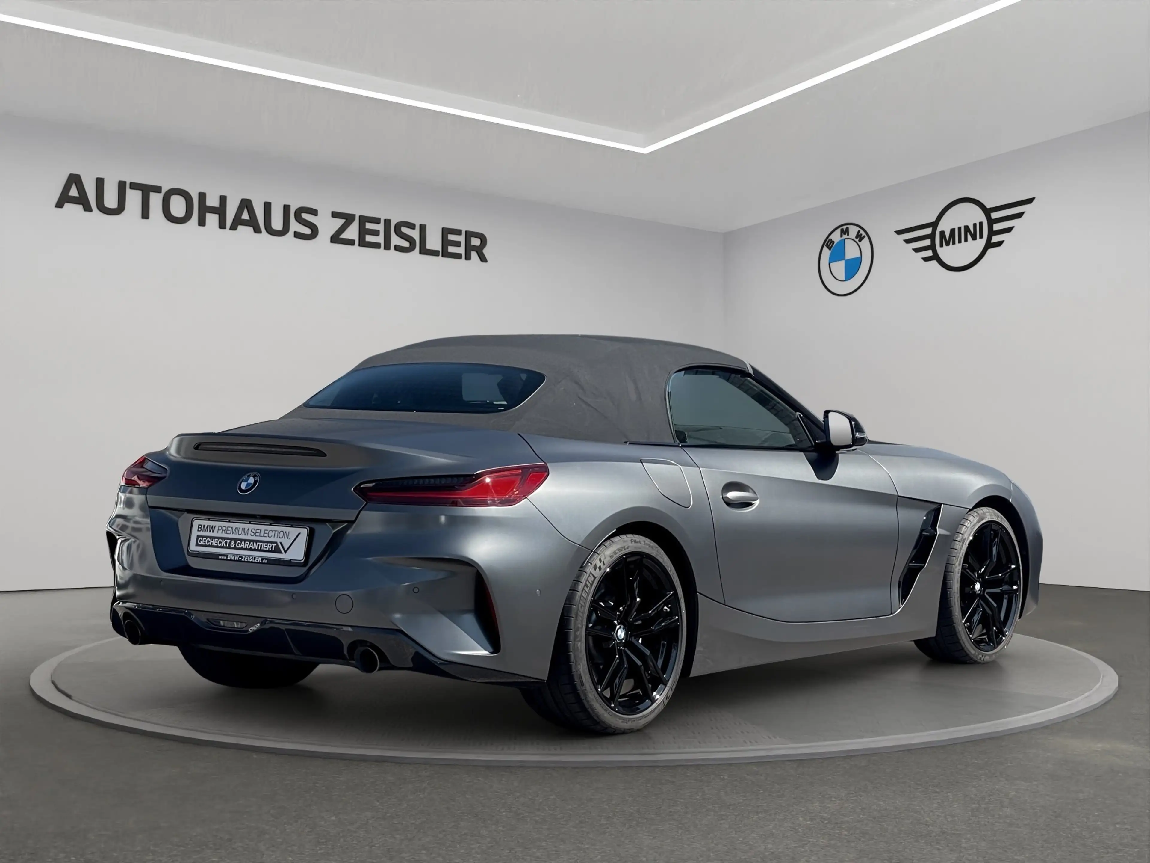 BMW Z4 sDrive30i — photo 2