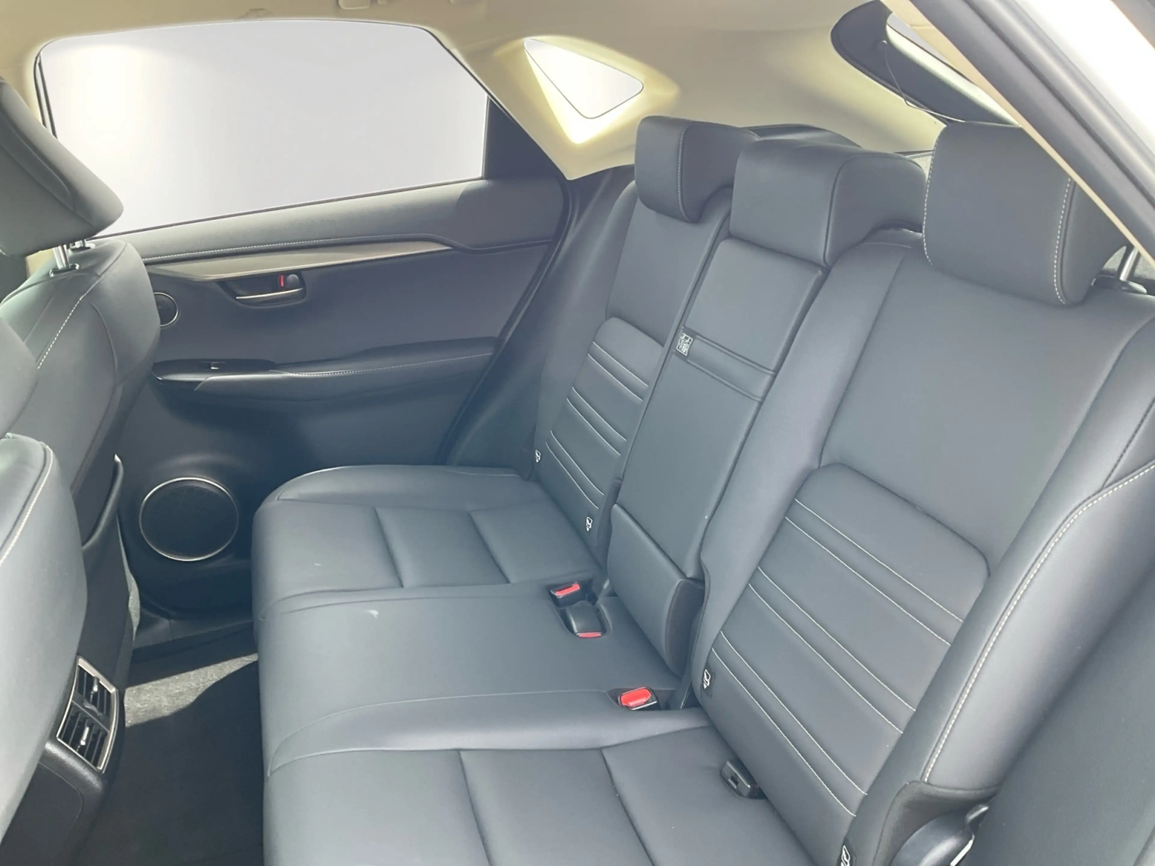 Lexus NX 300 h Style Edition — photo 7