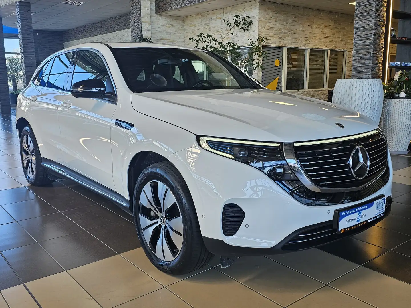 Mercedes-Benz EQC 400 4Matic Pano. LED R.Cam Navi Sound-System Blanc - 2