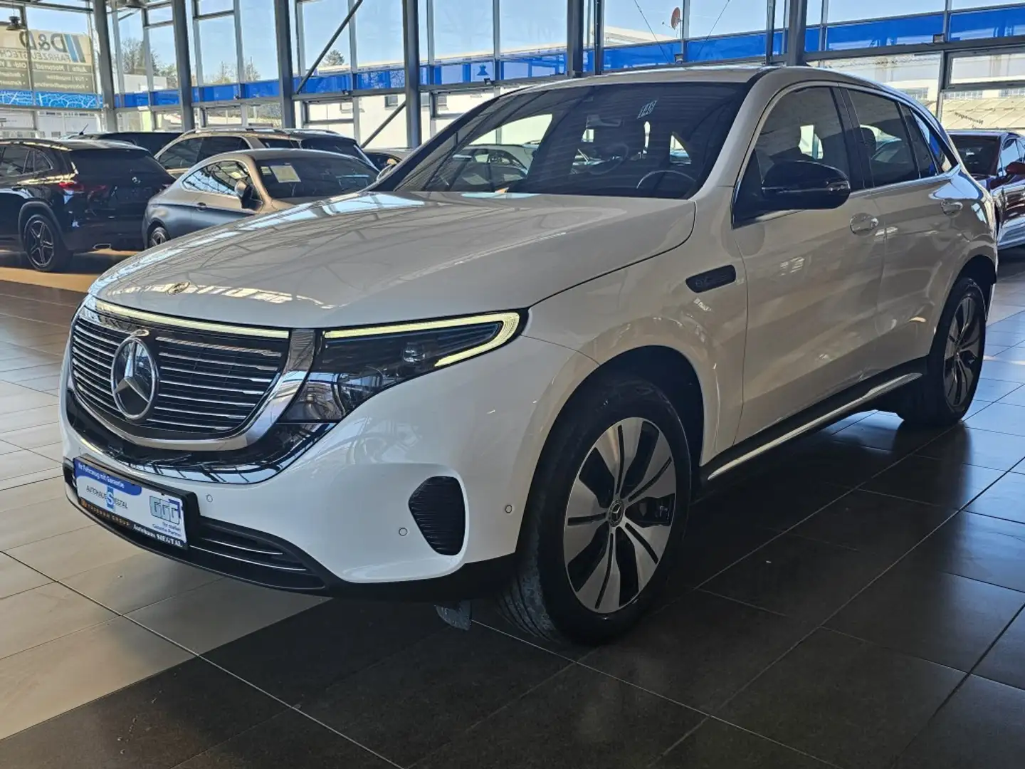 Mercedes-Benz EQC 400 4Matic Pano. LED R.Cam Navi Sound-System Weiß - 1