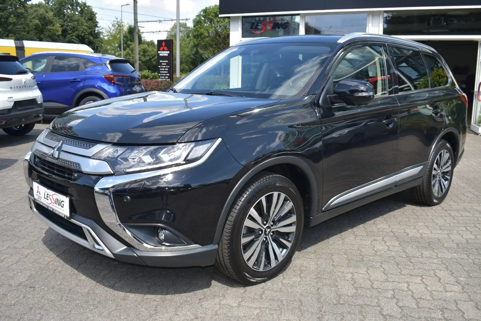 Mitsubishi Outlander TOP 2.0 4WD CVT, Leder,AHZV,SD,PDC Schwarz - 2