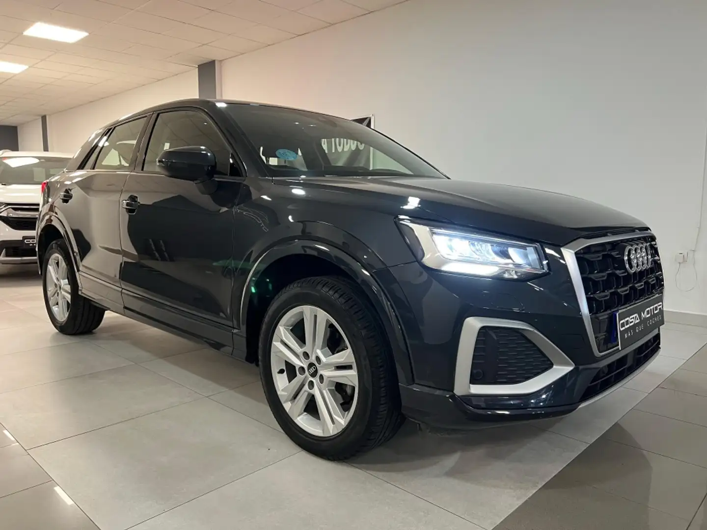 Audi Q2 30 TDI Advanced S tronic 85kW Gris - 2