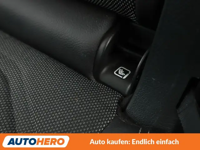 Mercedes-Benz GLB view 29