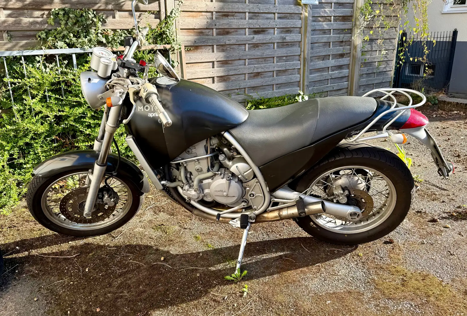 Aprilia Moto 6.5 anthrazit Grijs - 1