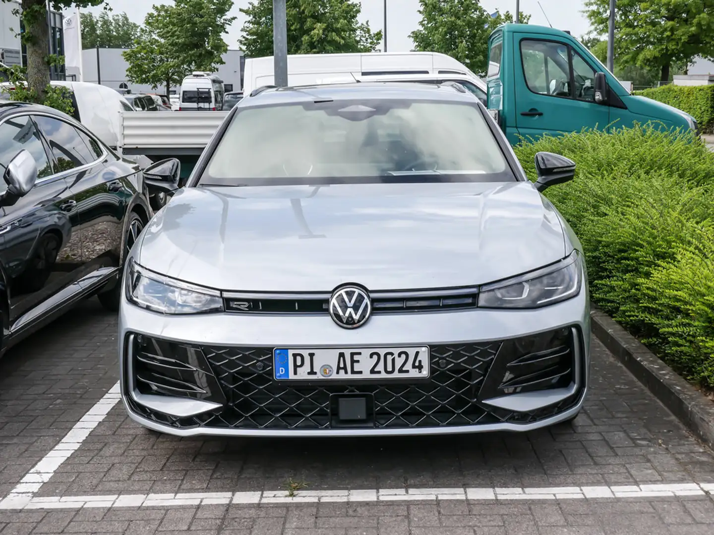 Volkswagen Passat R-Line 2,0 l TDI SCR 110 kW 150 PS 7-Gang-Doppelku Argintiu - 2