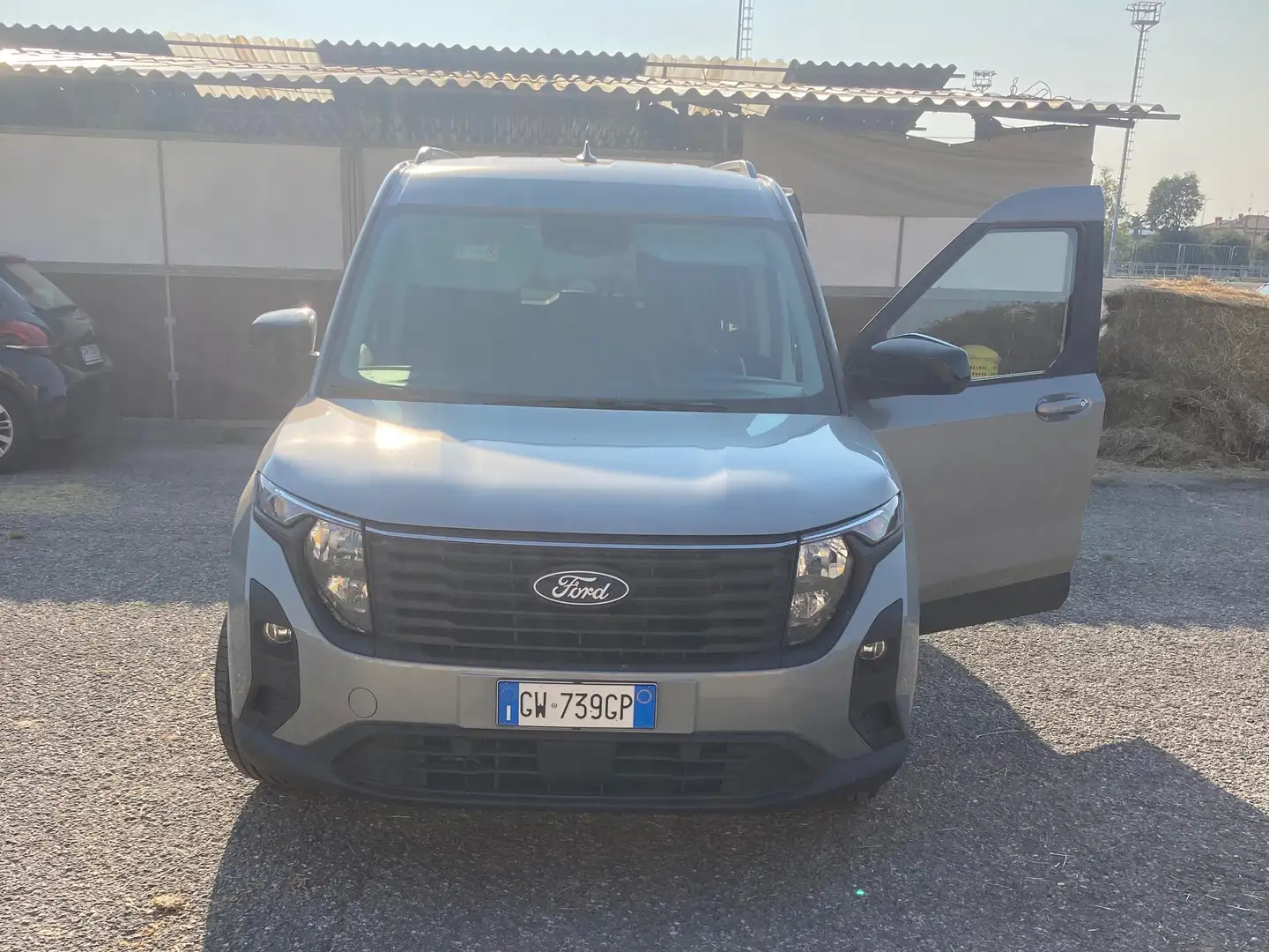 Ford Courier Titanium Grau - 1