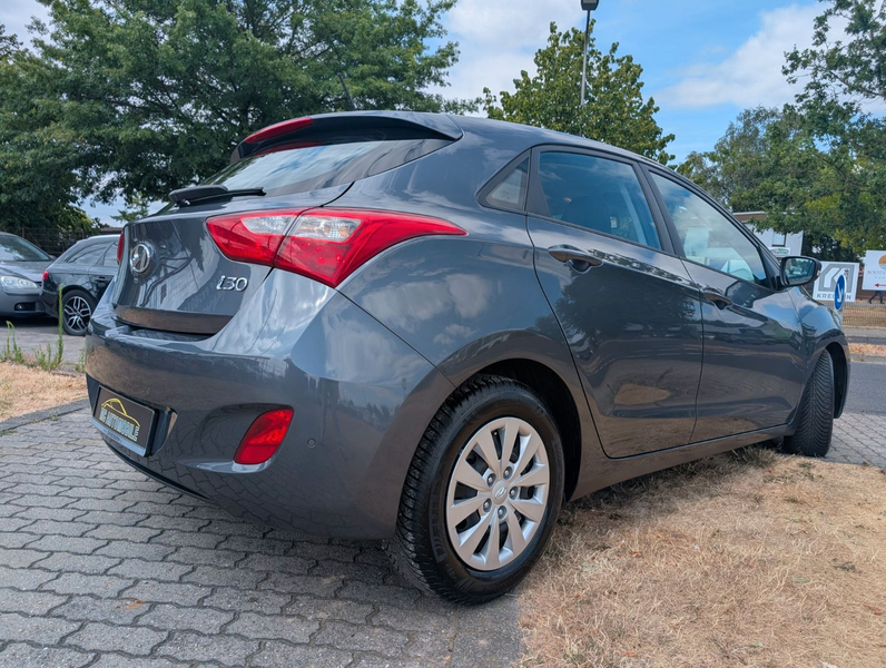 Hyundai i30 blue Trend*1-HAND*KLIMA*KAMERA*PDC*NAVI !! — photo 11
