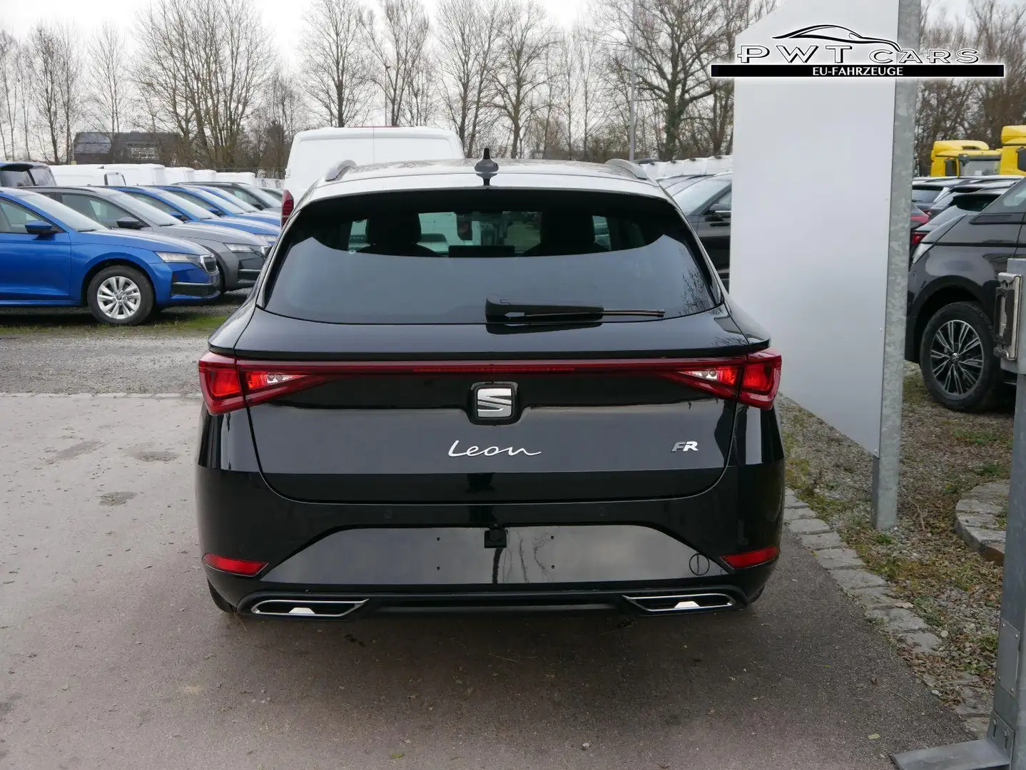 SEAT Leon Sportstourer FR Kombi 2.0 TDI DSG*NAVI*ACC*5J-G... Schwarz - 2